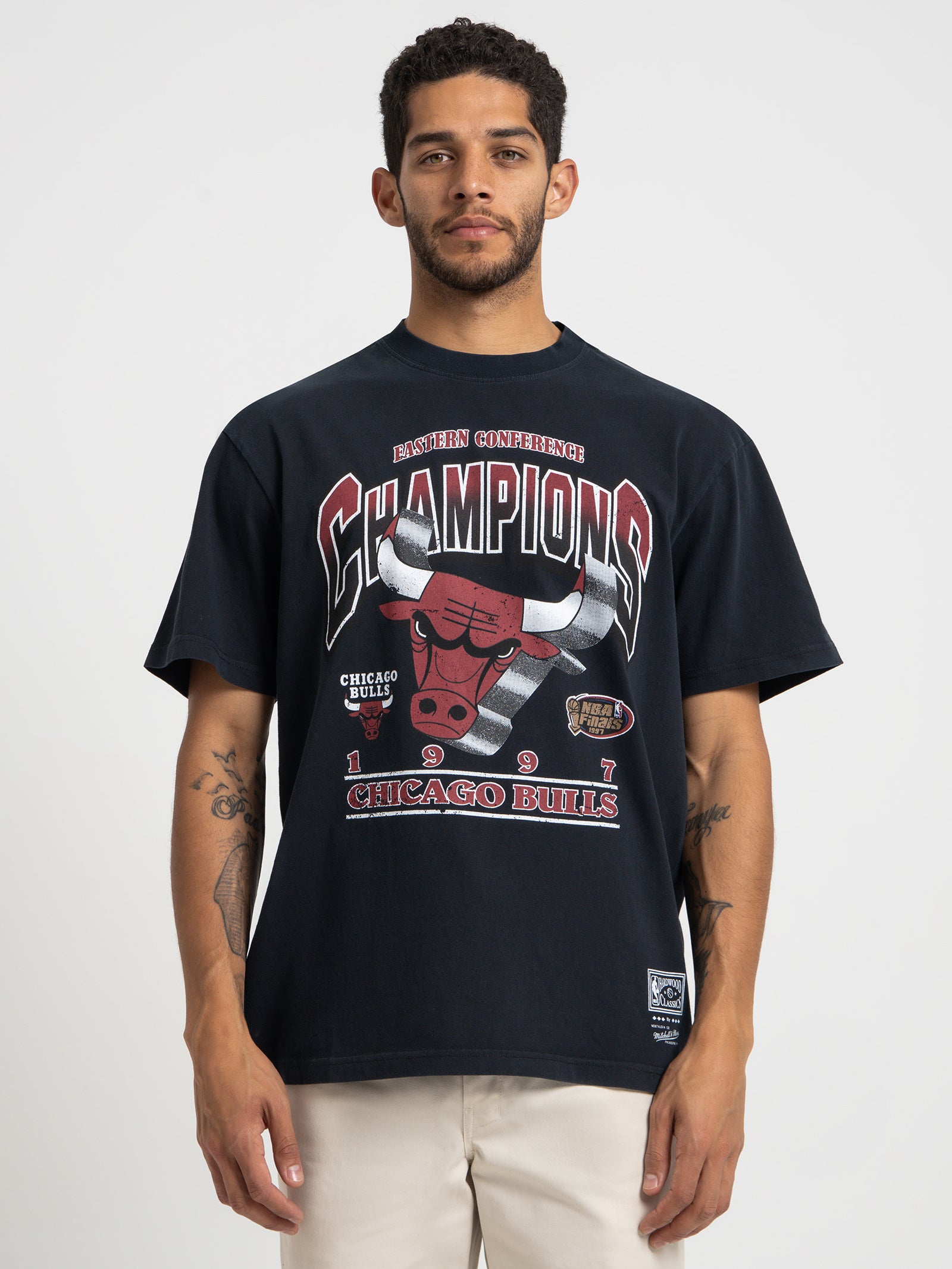 Chicago Bulls Bevelled T-Shirt in Faded Black