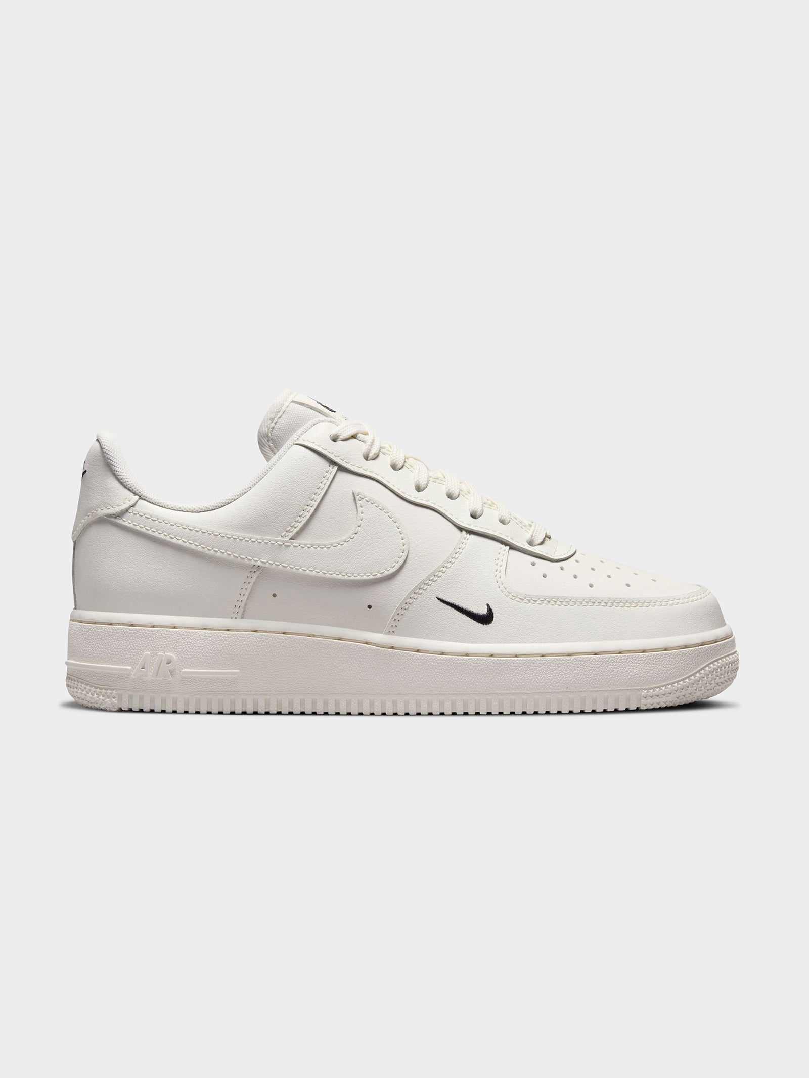 Womens Nike Air Force 1 07 Sneaker