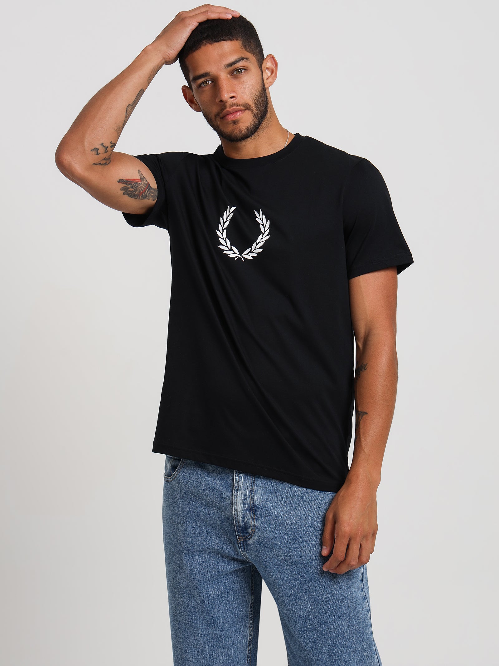 Laurel Wreath Graphic T-Shirt in Black & White