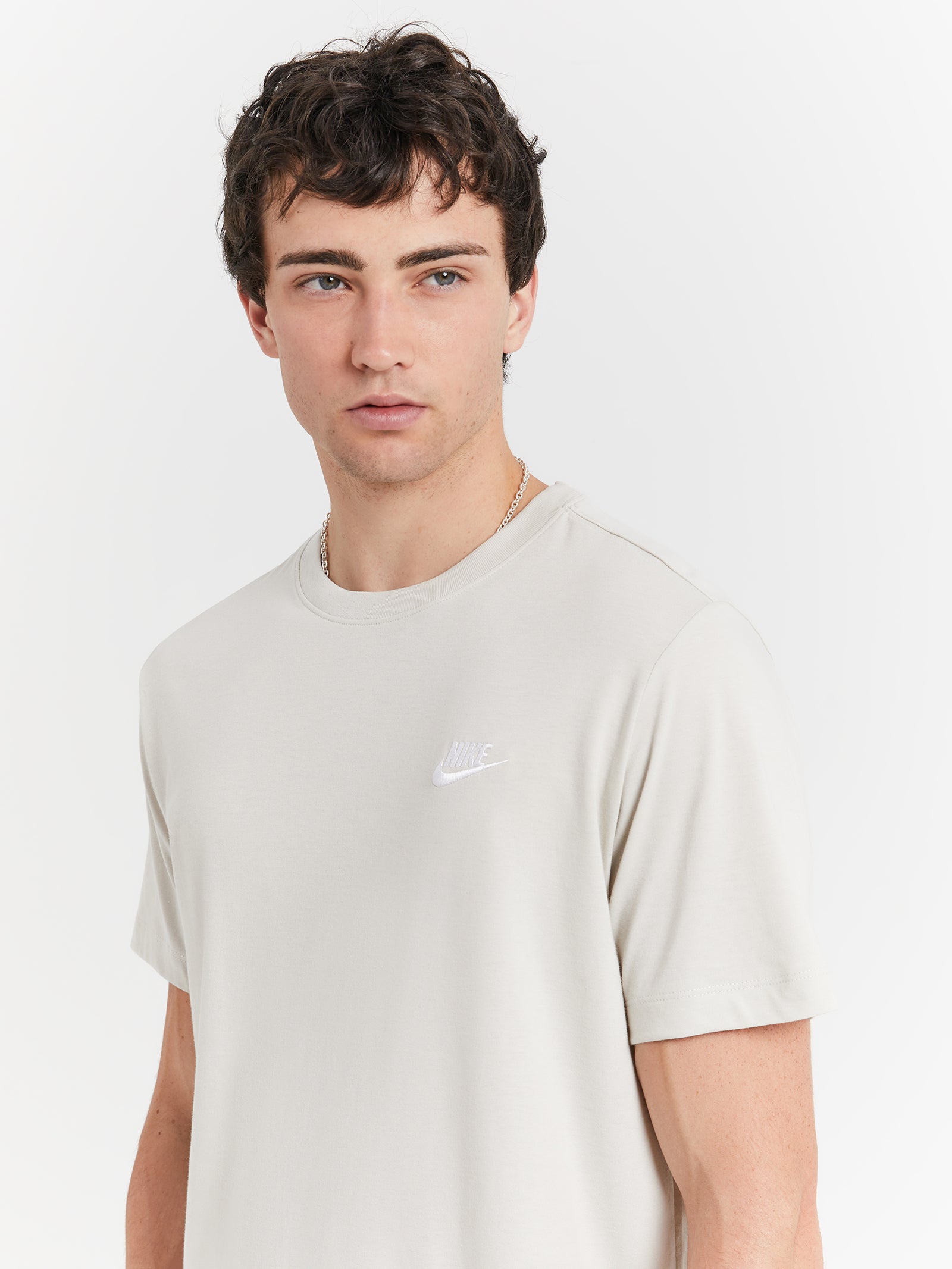 Sportswear Club T-Shirt in Light Bone