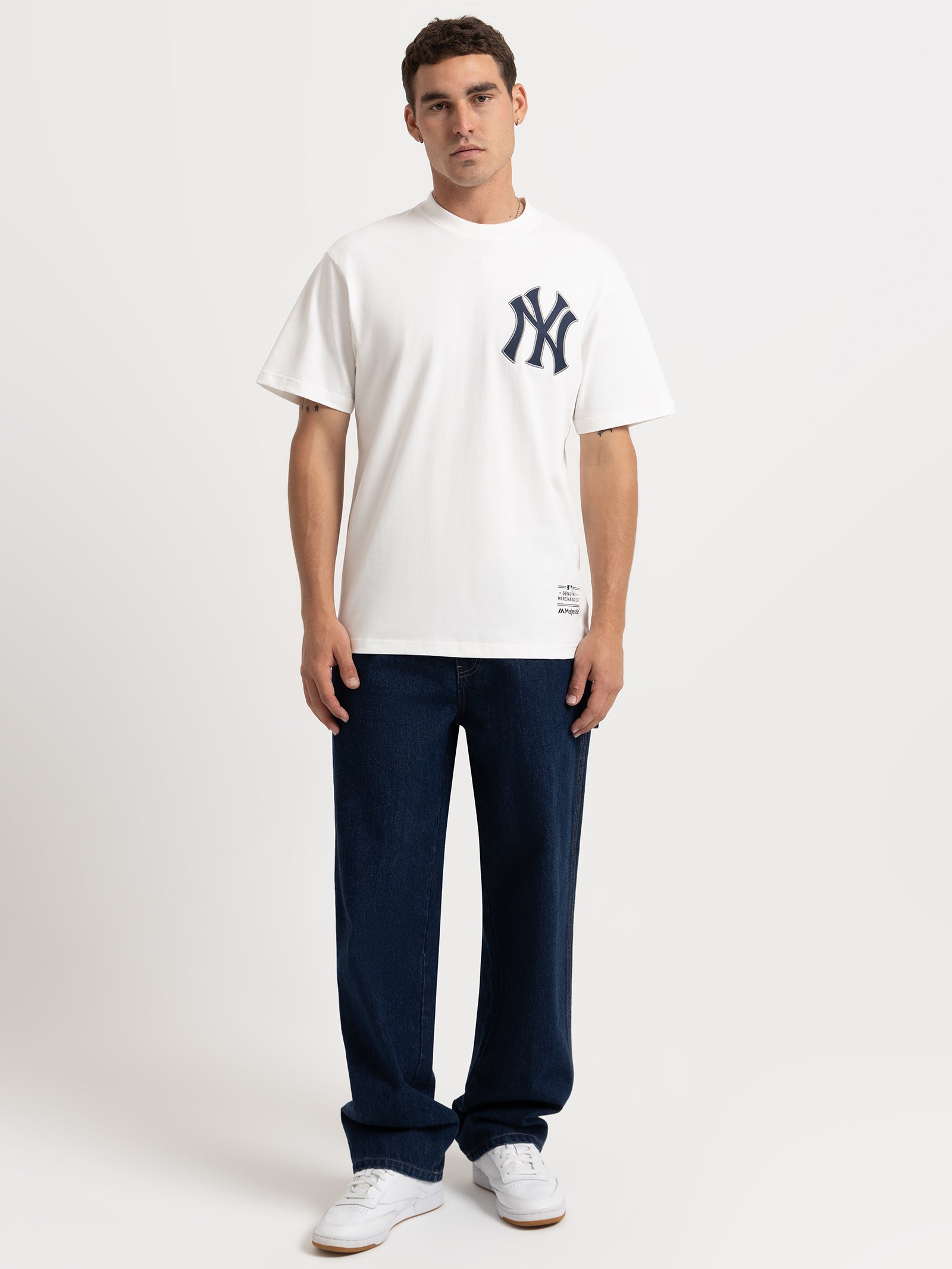 NY Yankees Team Crest T-Shirt in Vintage White