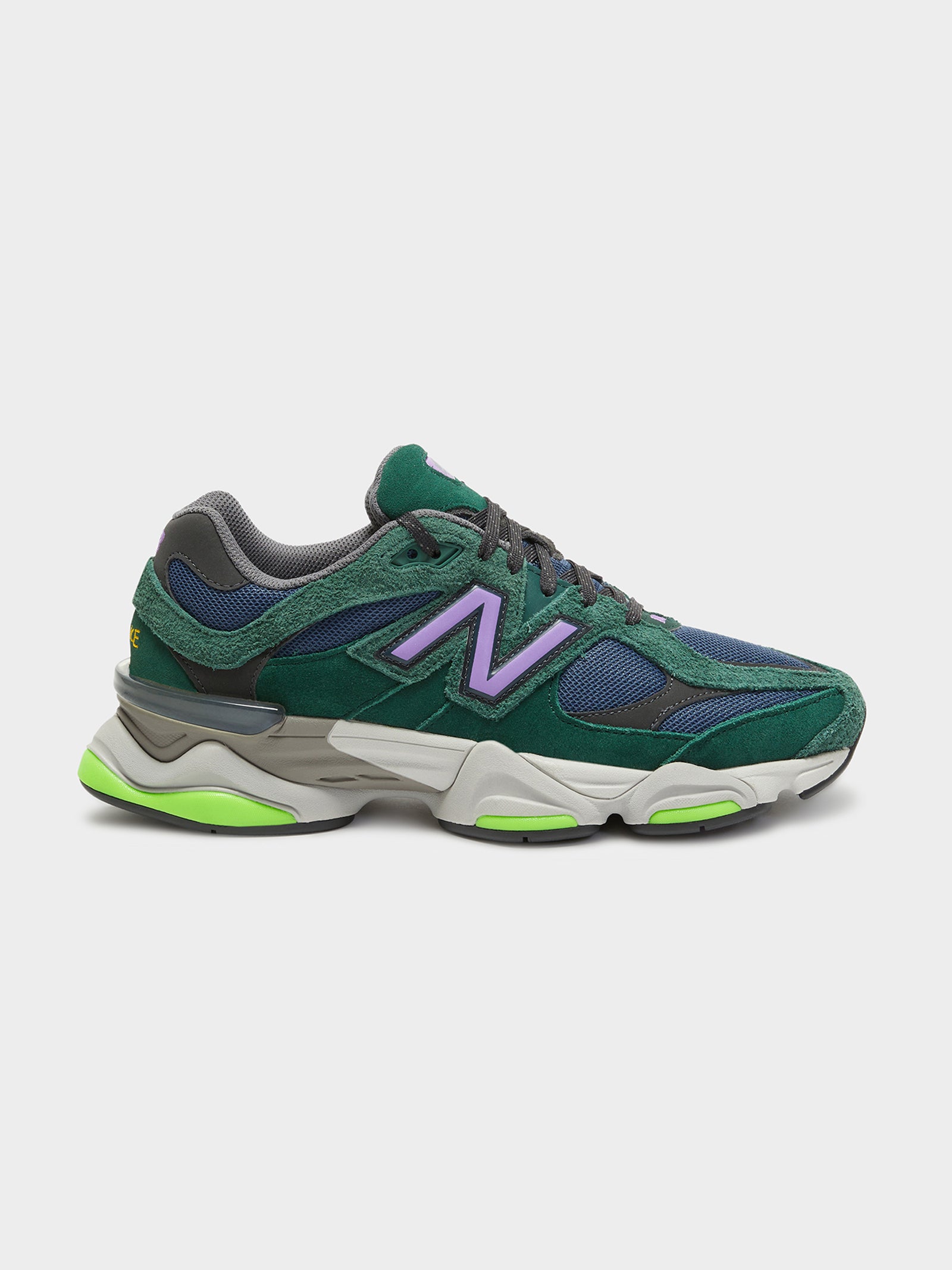 Unisex 9060 Sneakers in Nightwatch Green