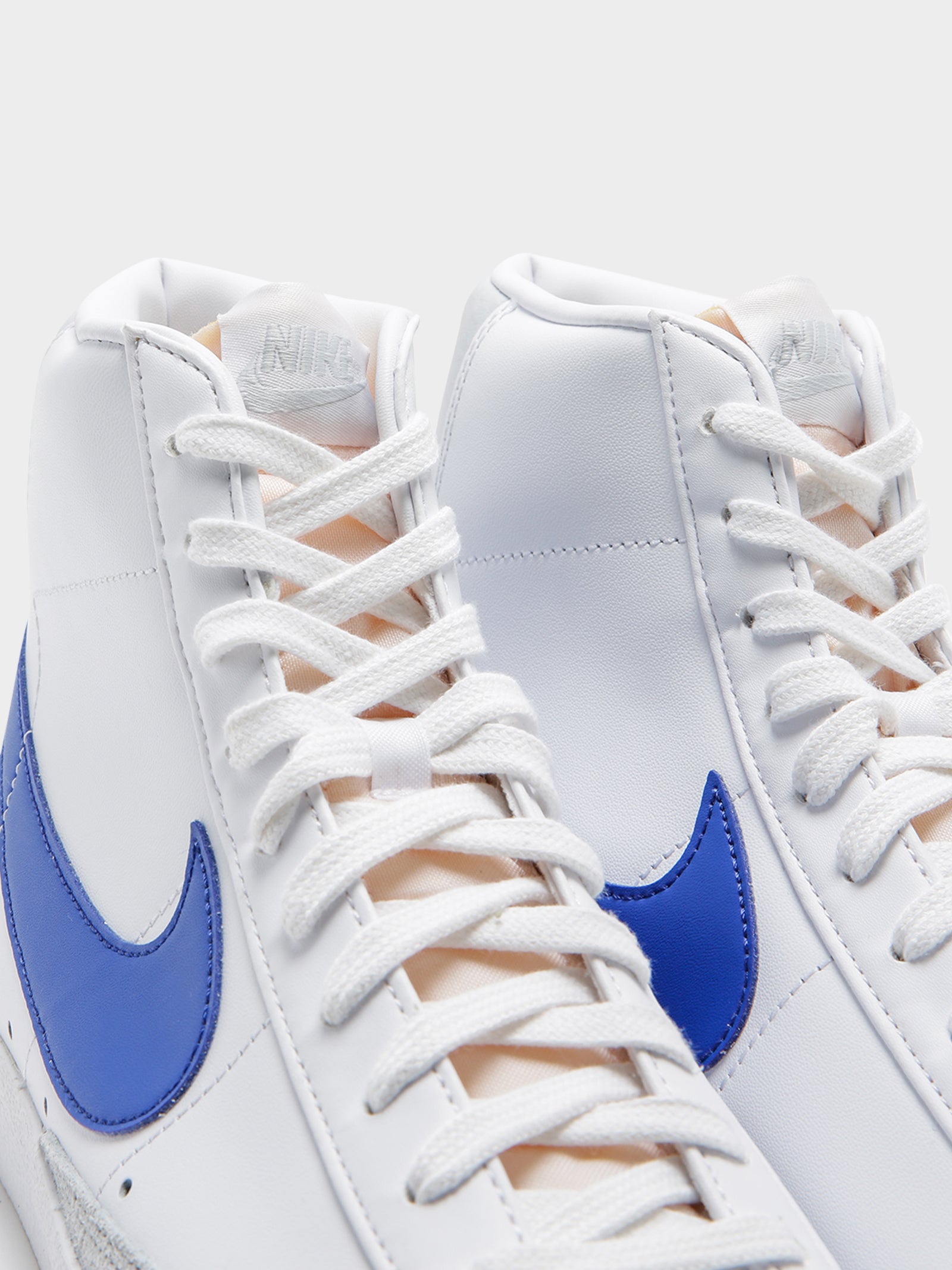 Mens Blazer Mid 77' Sneakers in White & Blue