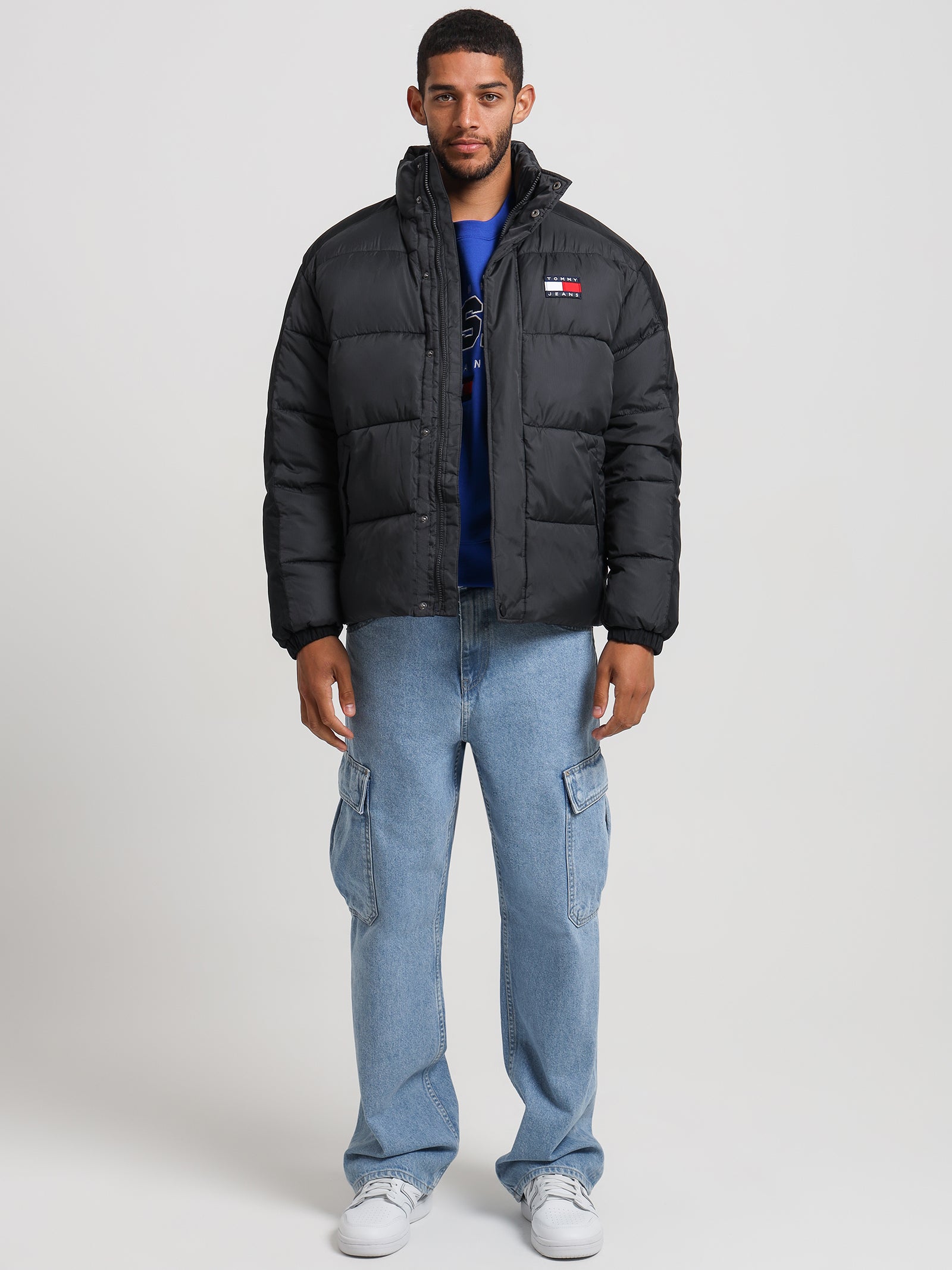 Tonal Badge Puffer Jacket in Black