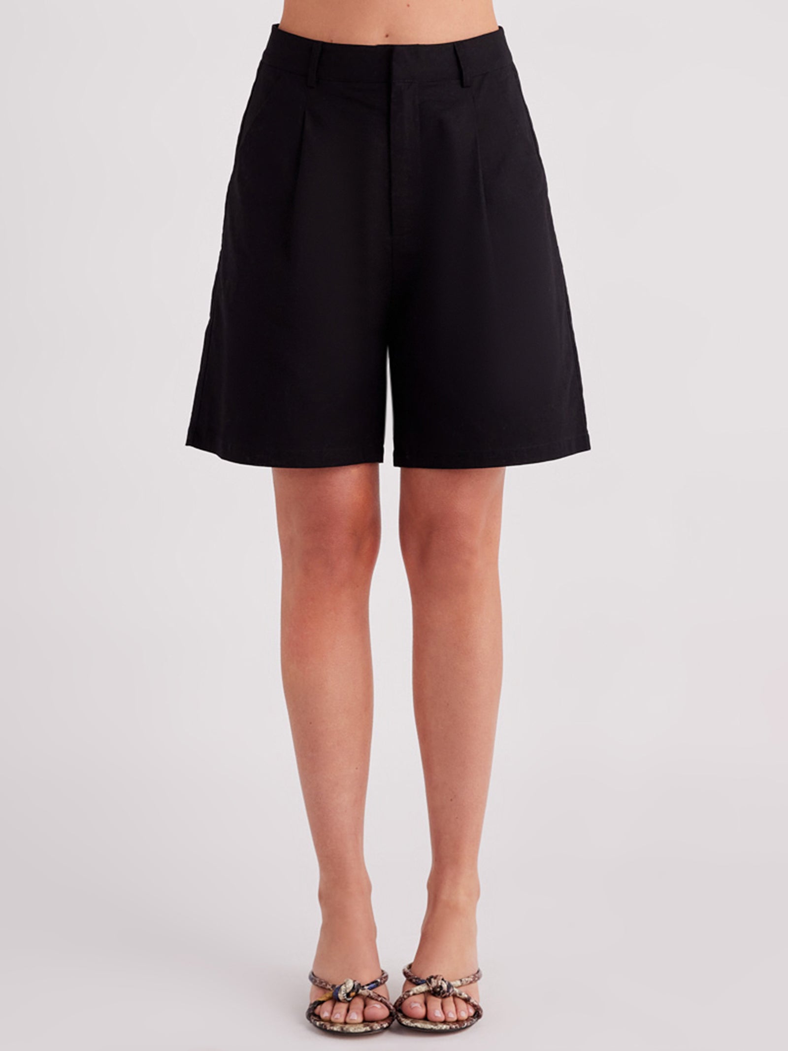 Osten Shorts In Black