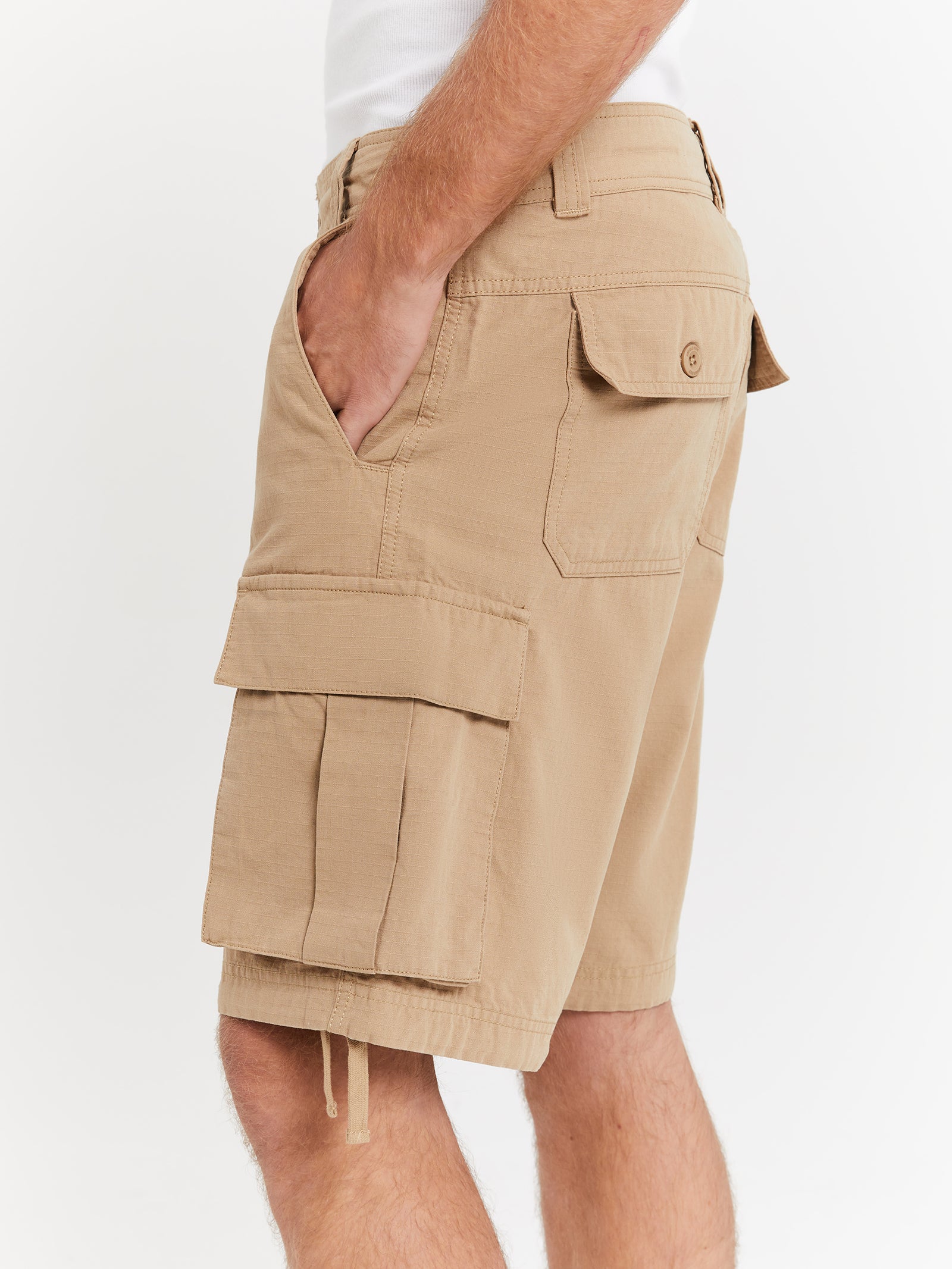 Wyatt Cargo Shorts in Creme