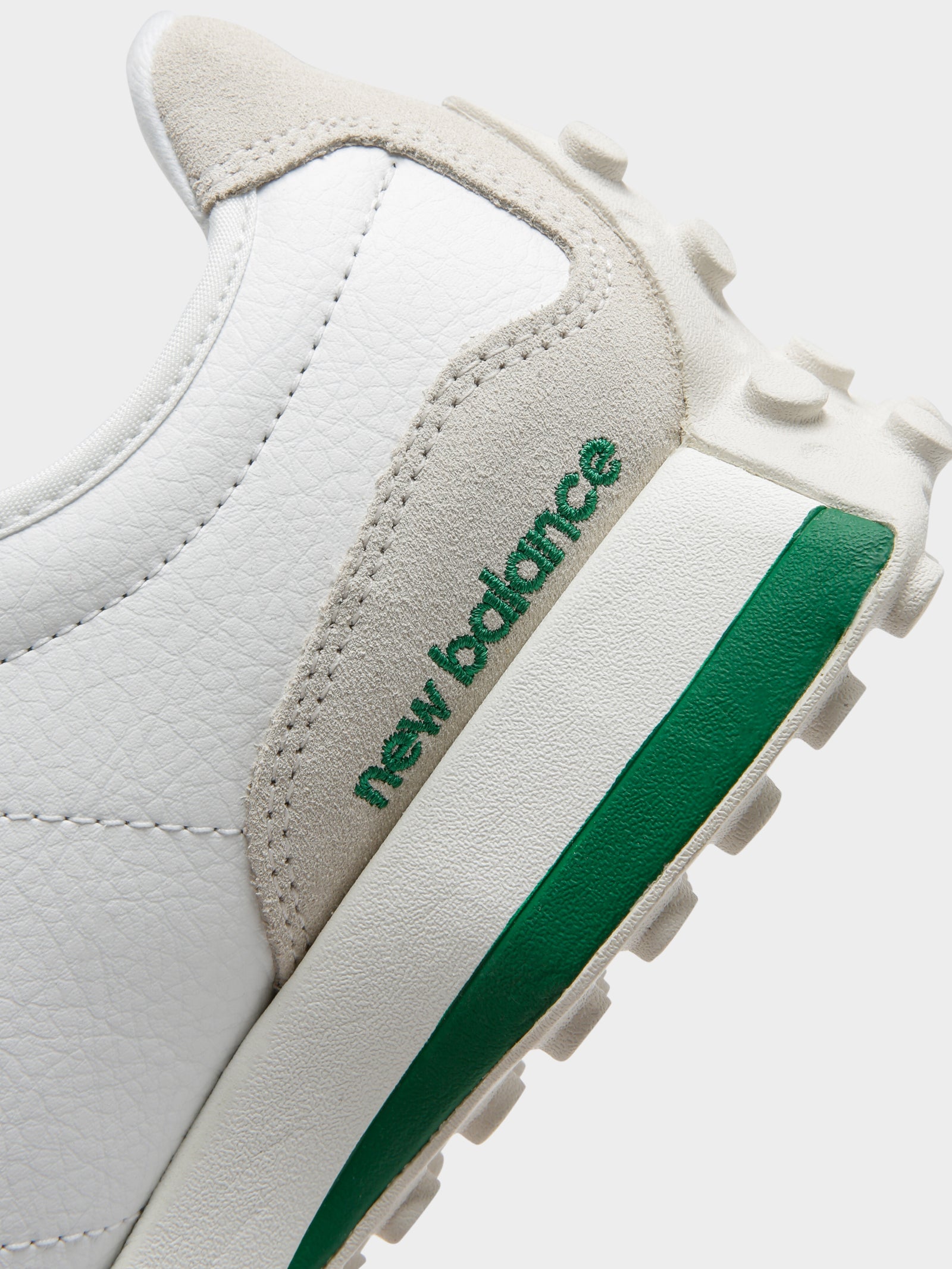 Unisex 327 Sneakers in White & Green