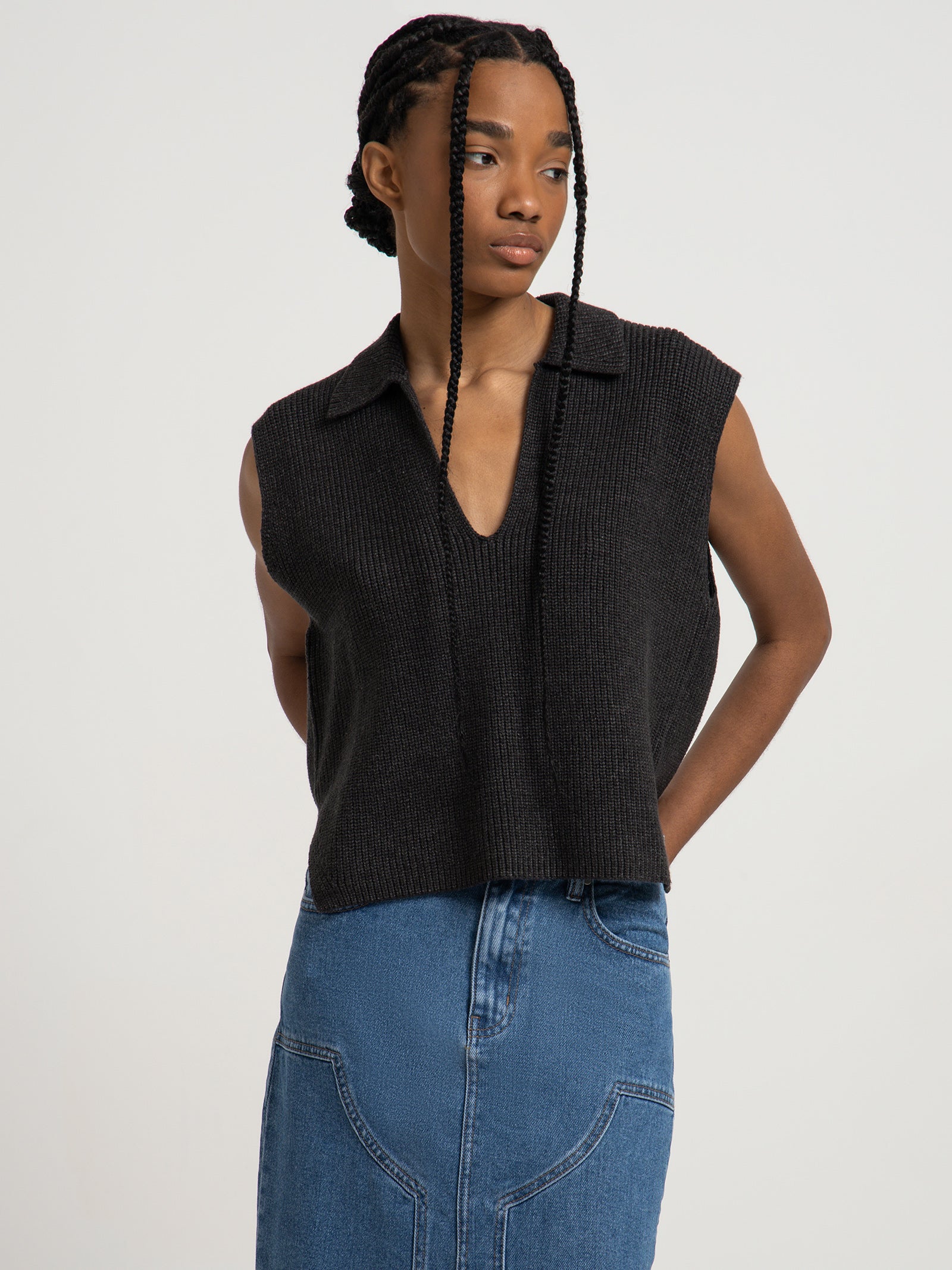 Enes Knit Vest in Asphalt