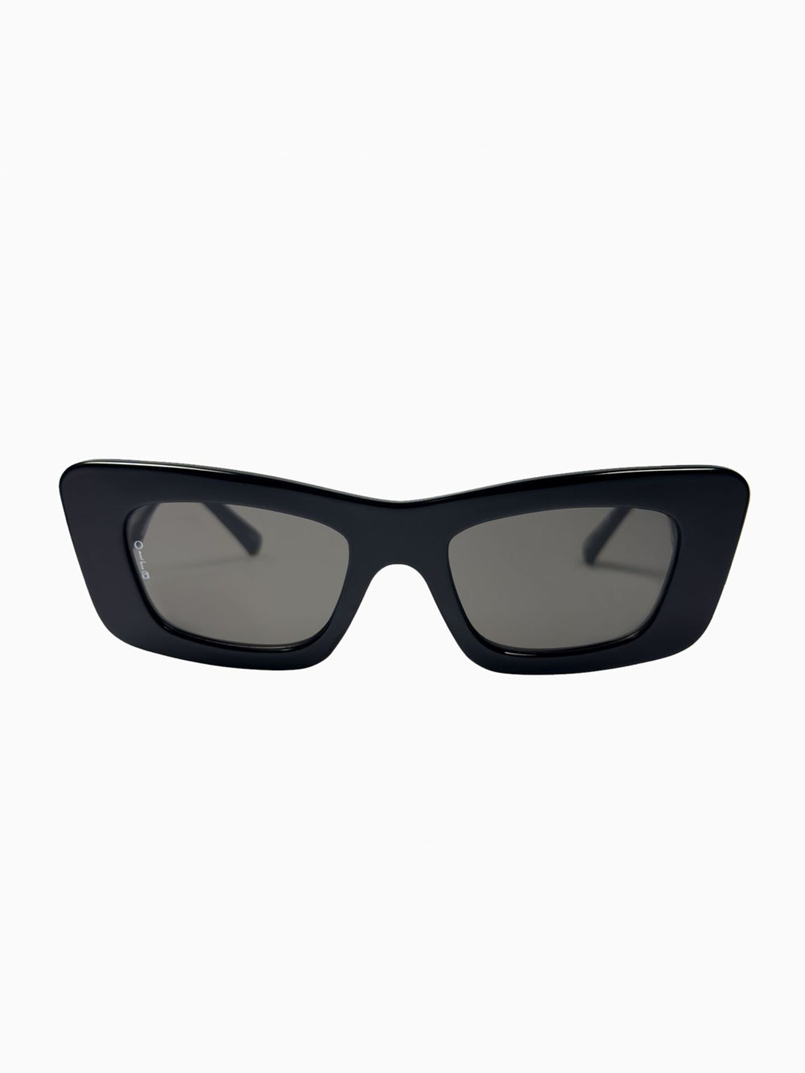 Zoe Sunglasses in Black & Smoke