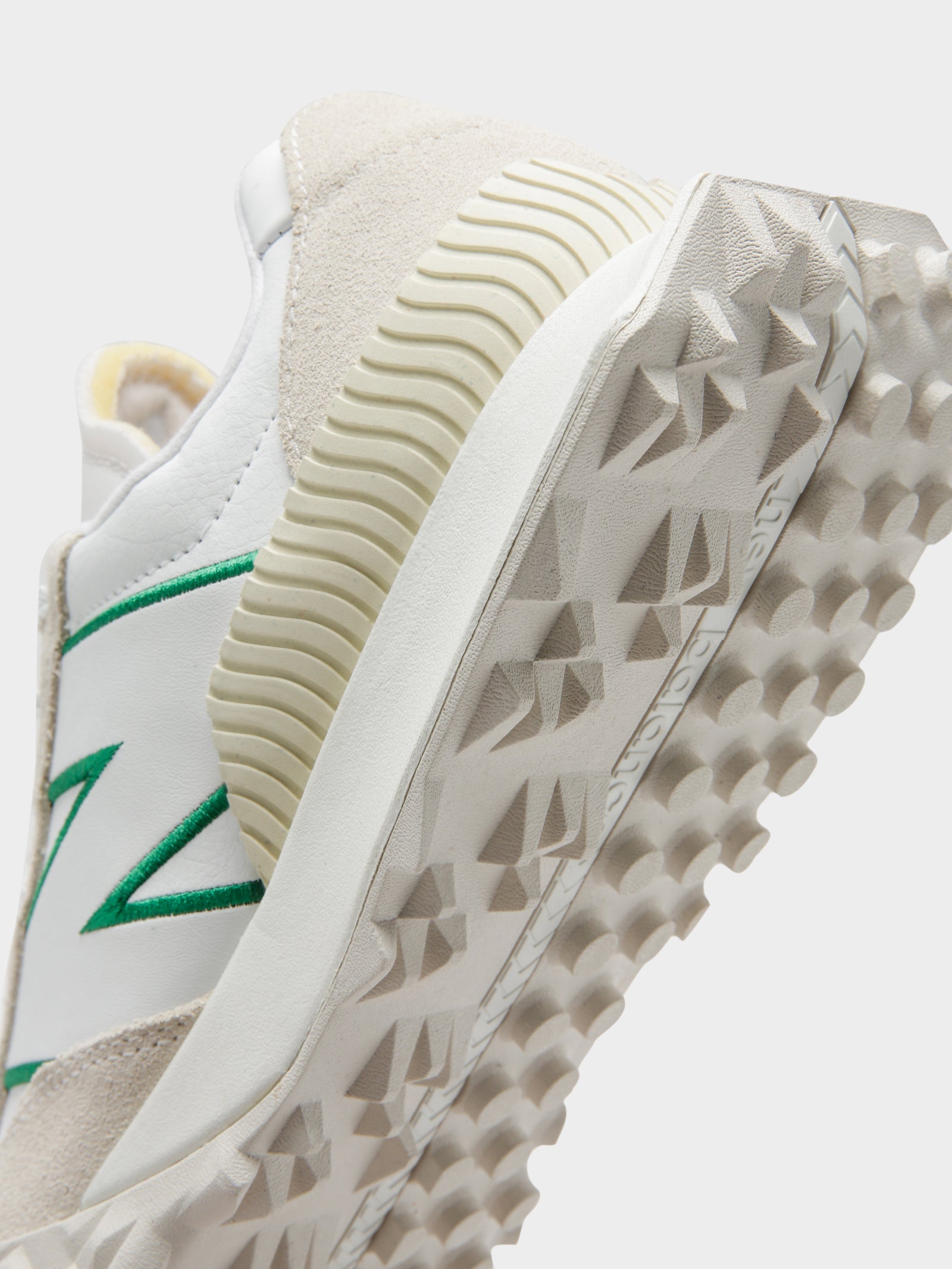 Unisex XC-72 Sneakers in White & Green