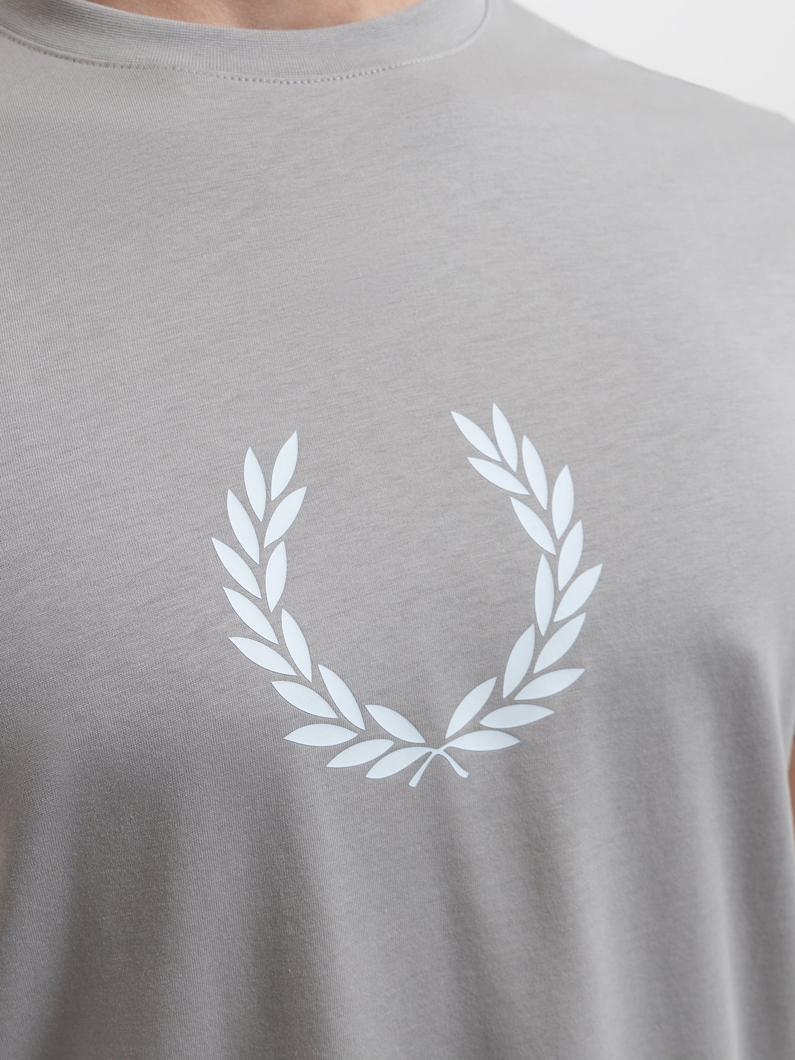 Laurel Wreath Graphic T-Shirt in Limestone