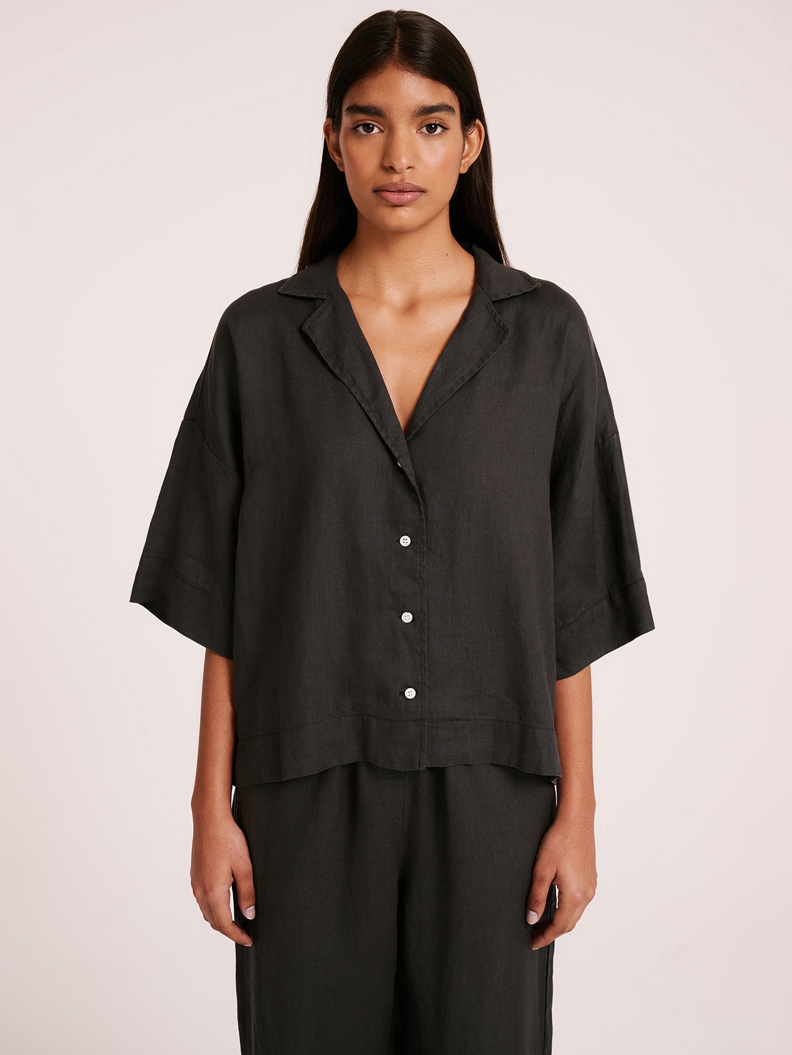 Nude Linen Lounge Shirt in Coal Black