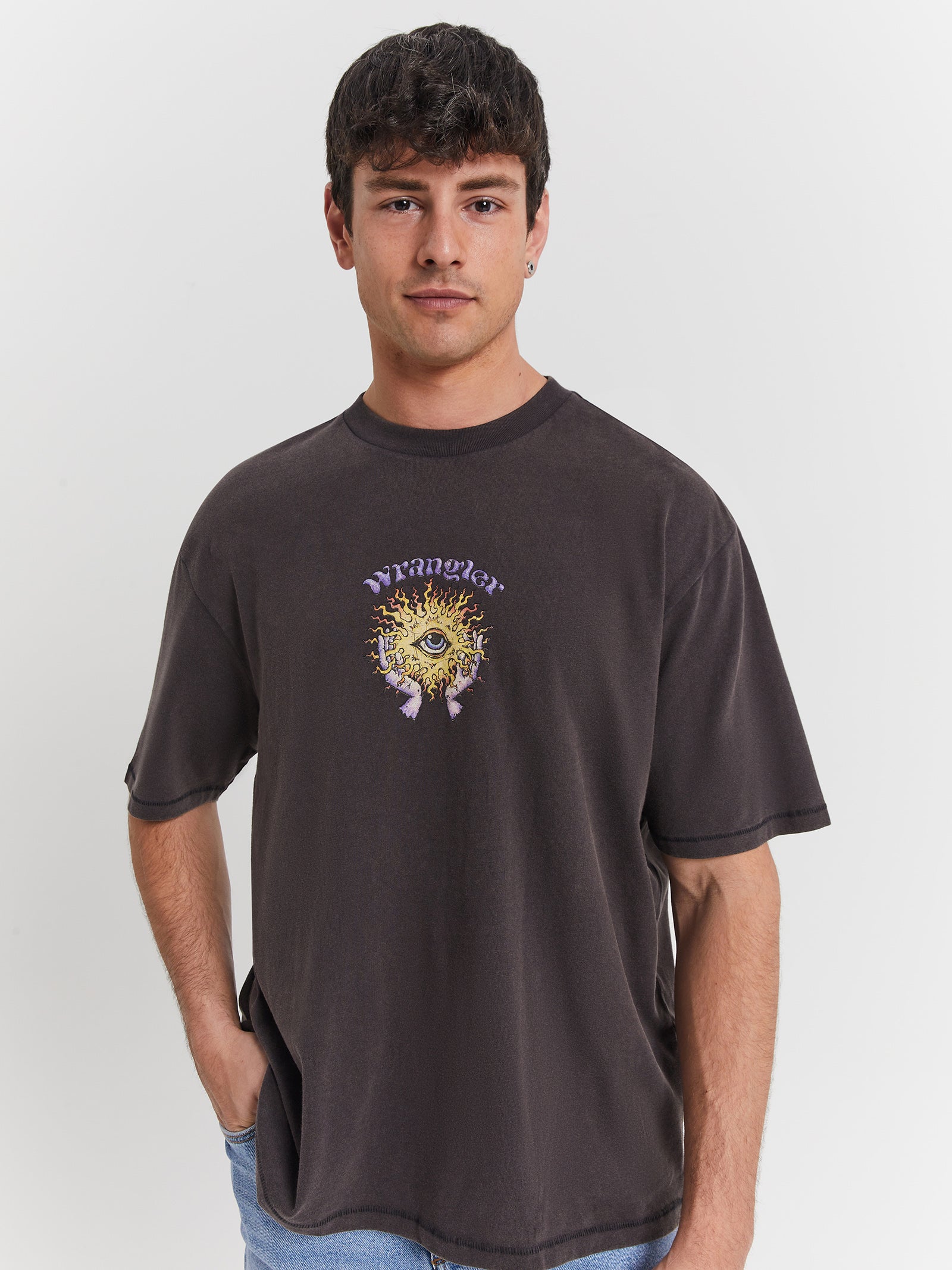 Sun Orb Slacker T-Shirt in Washed Black