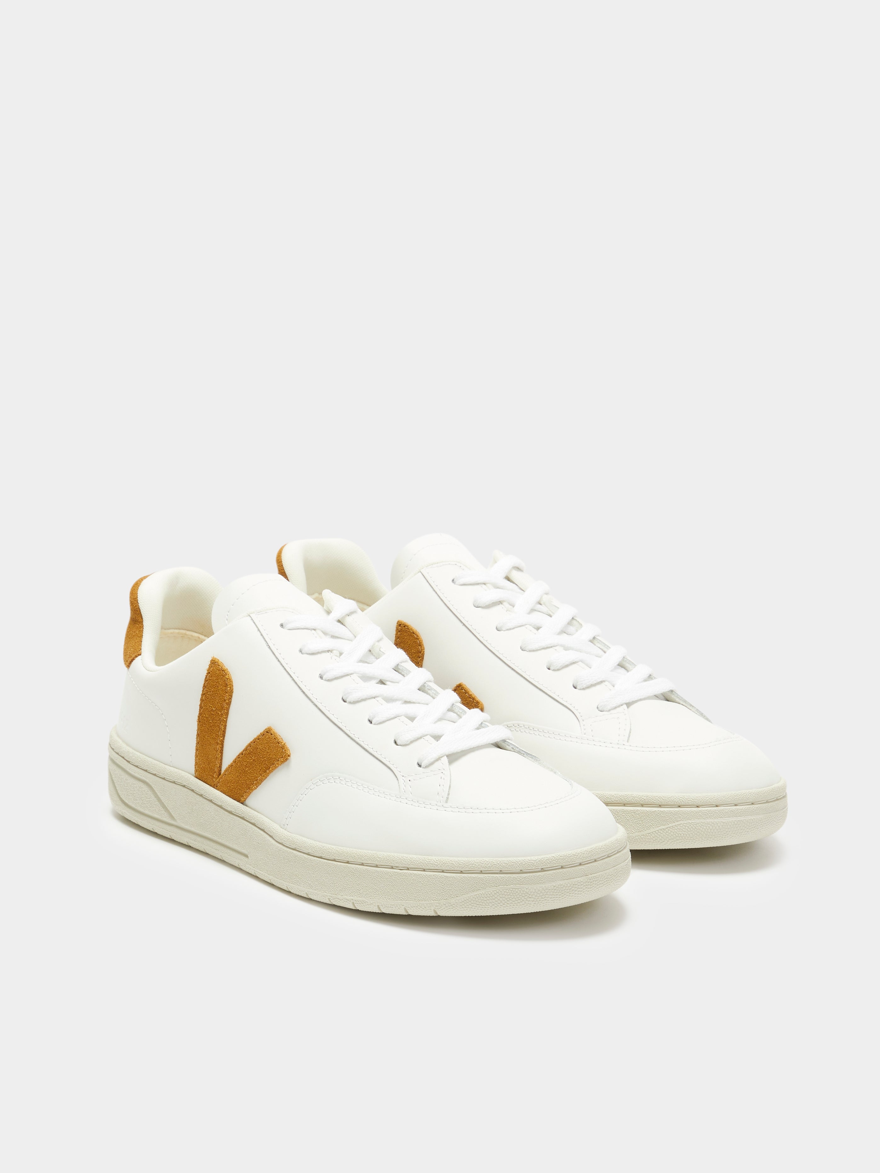 Unisex V10 Leather Sneakers in White & Camel