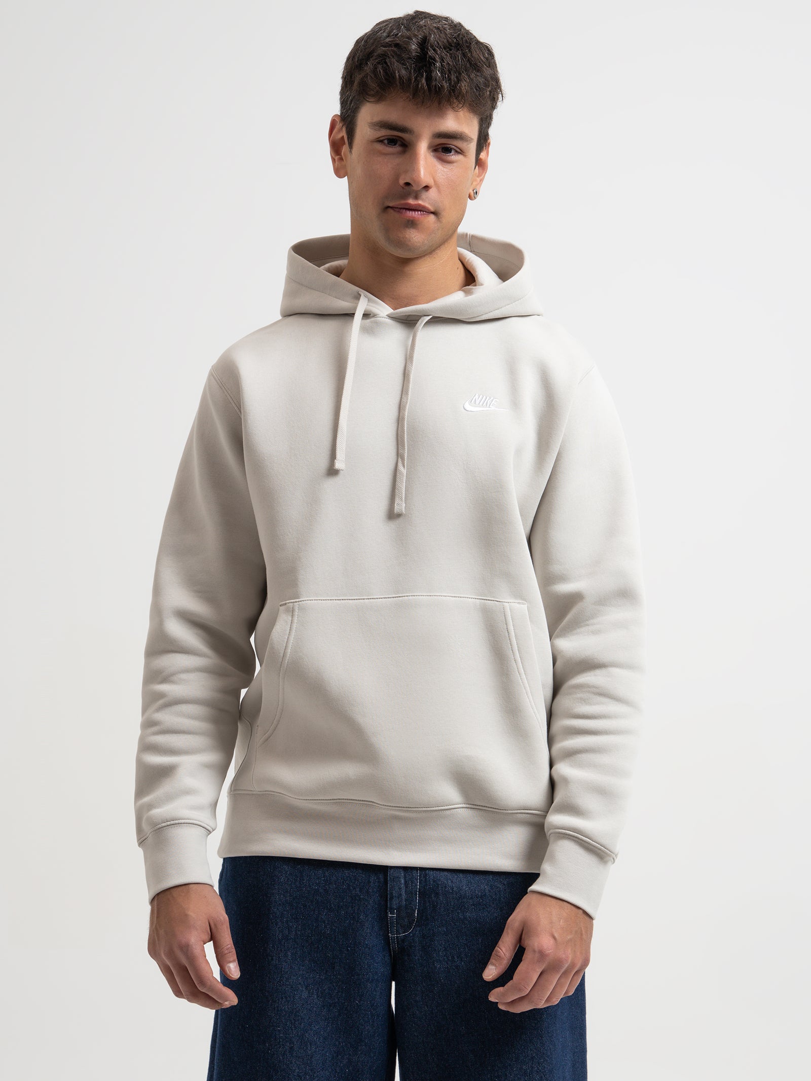 Sportswear Club Fleece Pullover Hoodie in Light Bone White