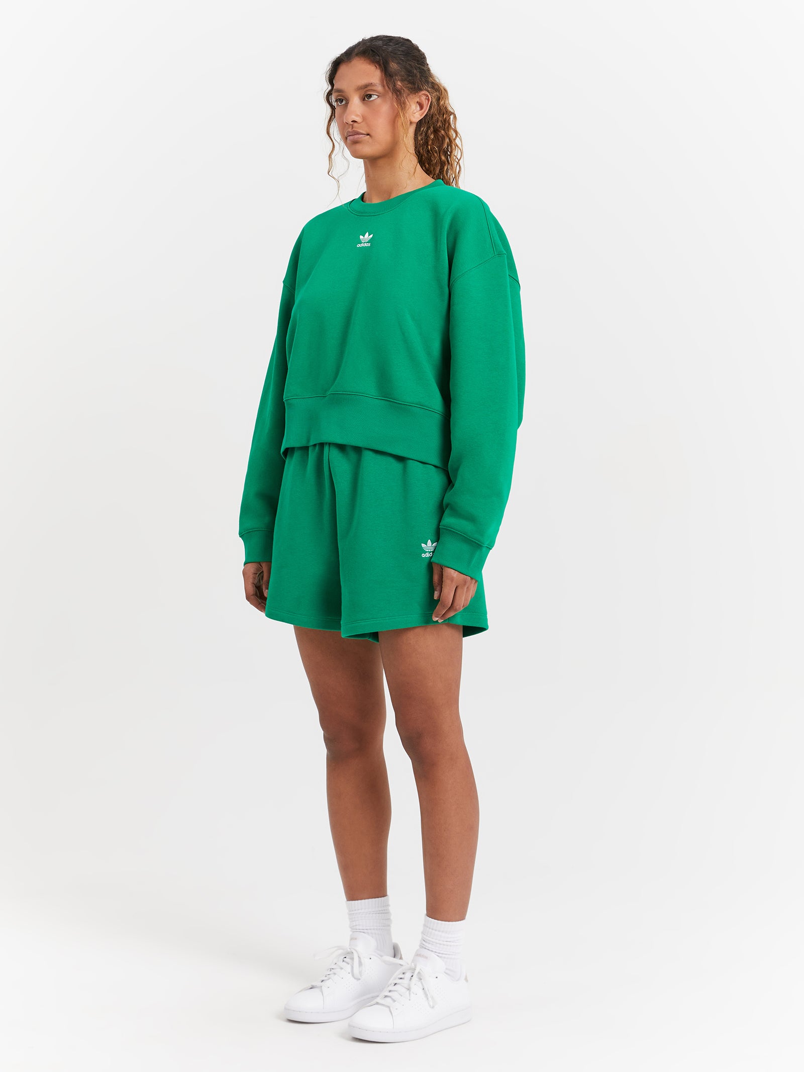 Adicolor Essentials Crew Sweatshirt in Green