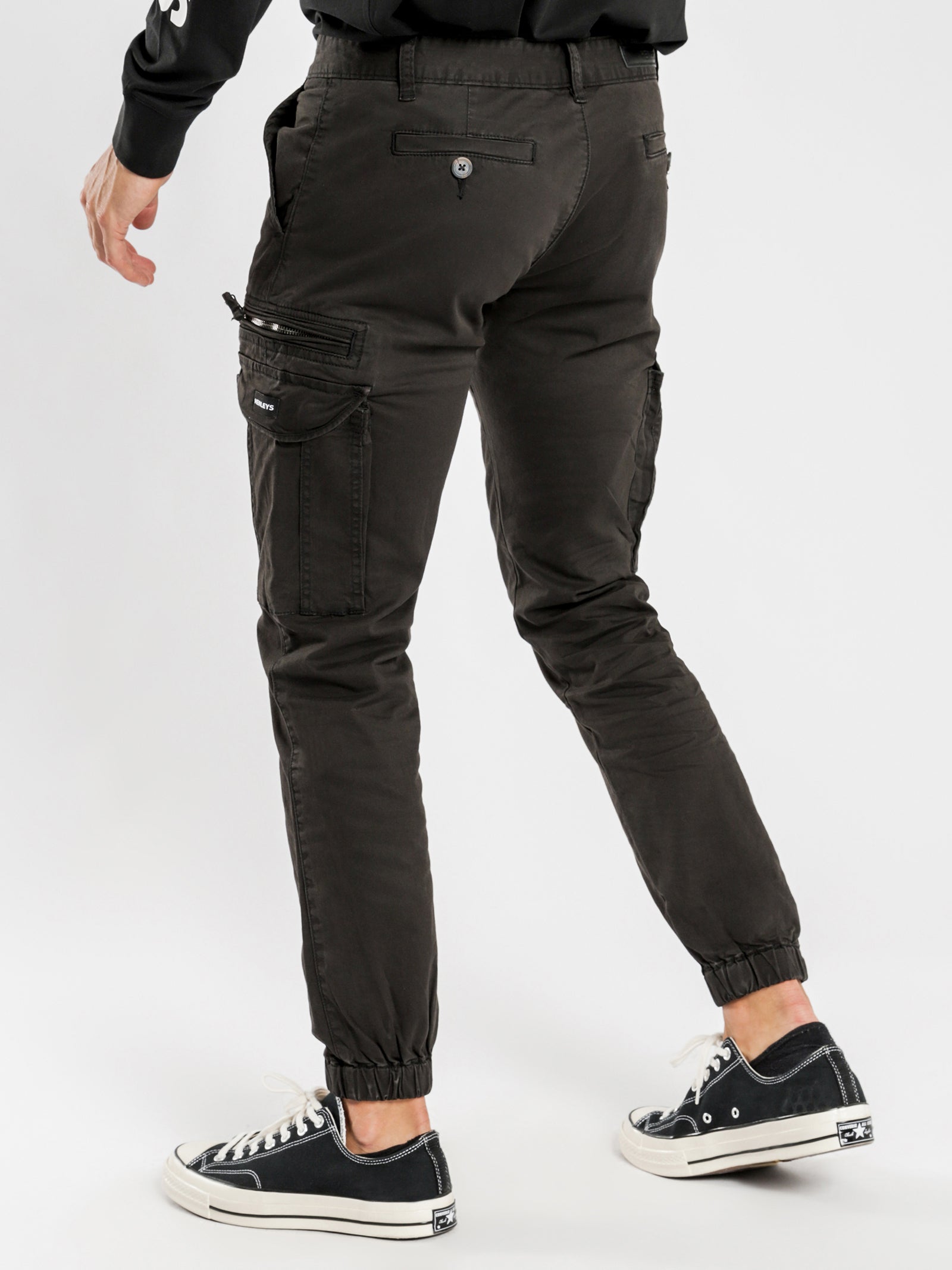 Eagle Cargo Pants in Black