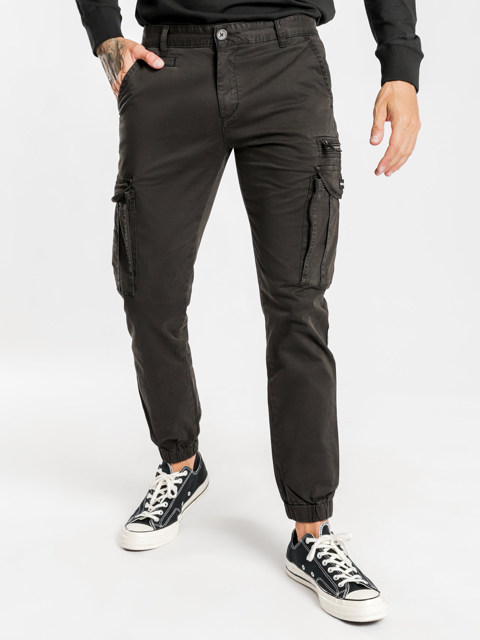 Eagle Cargo Pants in Black