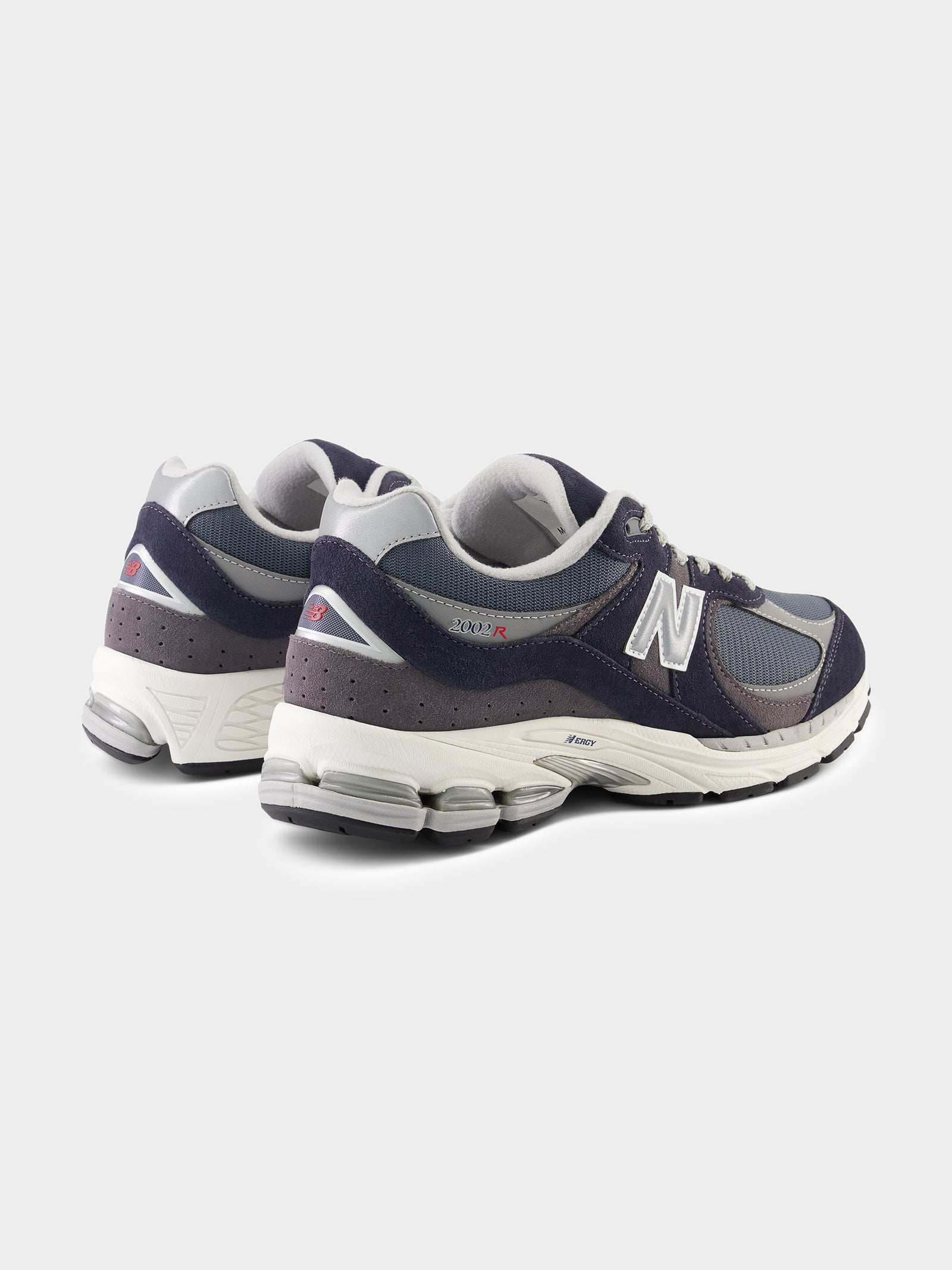 Unisex 2002R Sneakers in Navy & Grey