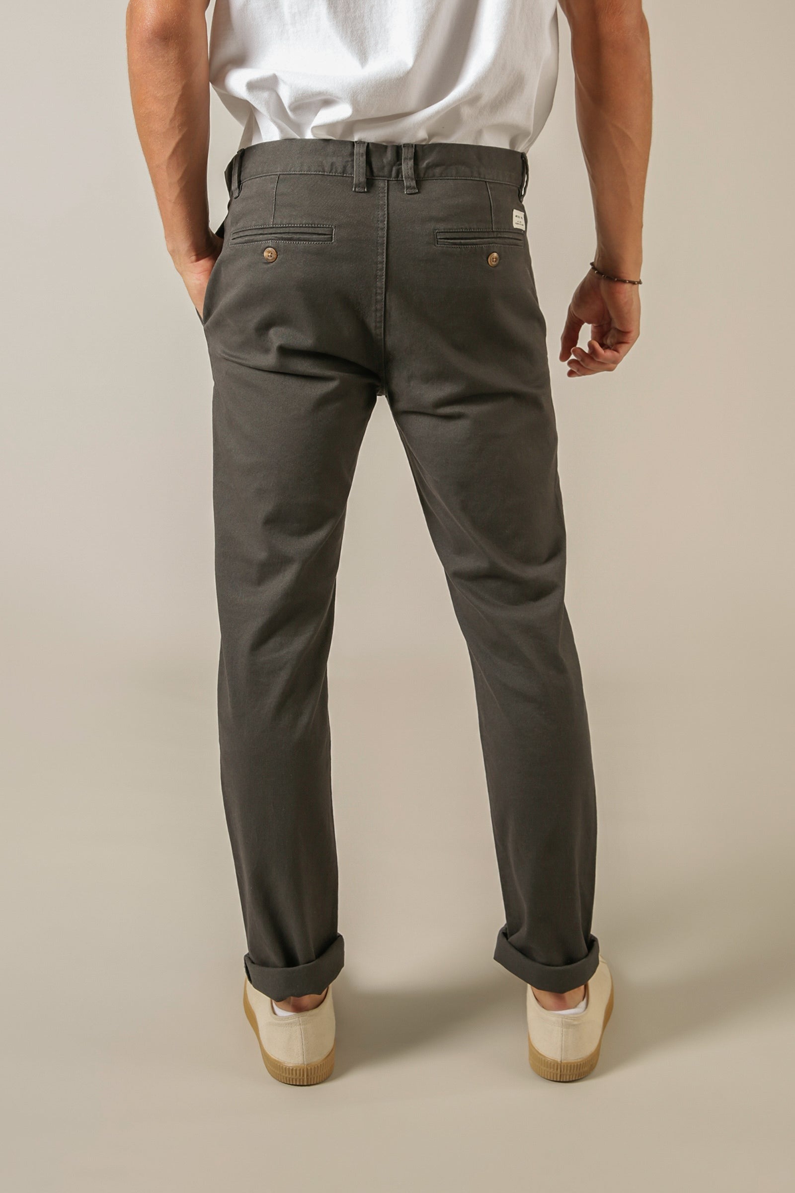 Ellis Chino Pant in Coal