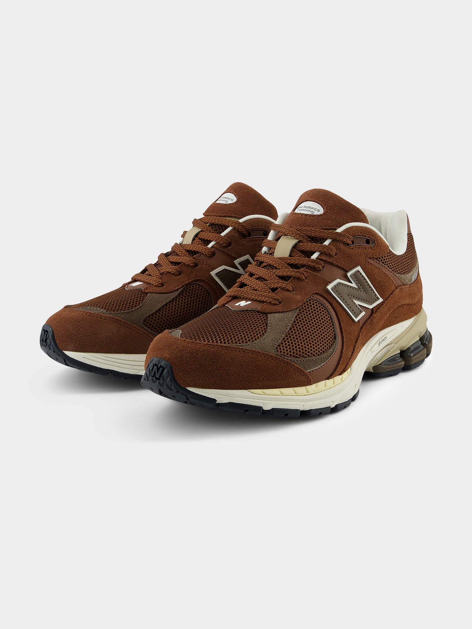 Unisex 2002 Sneaker In Brown