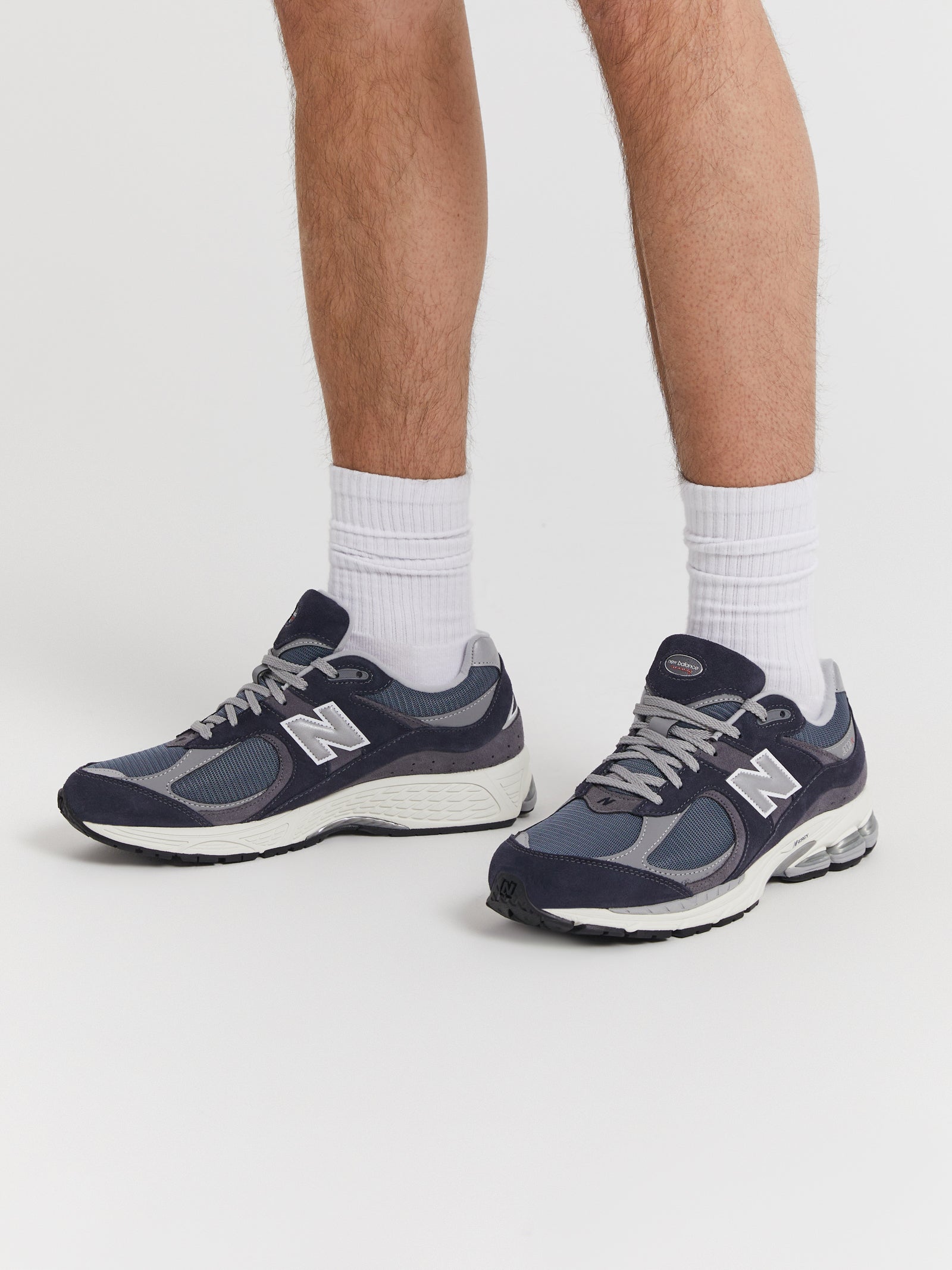 Unisex 2002R Sneakers in Navy & Grey