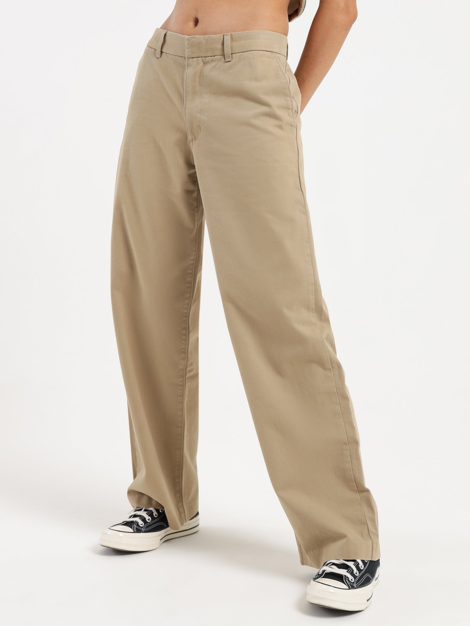 Baggy Trousers in Unbasic Khaki