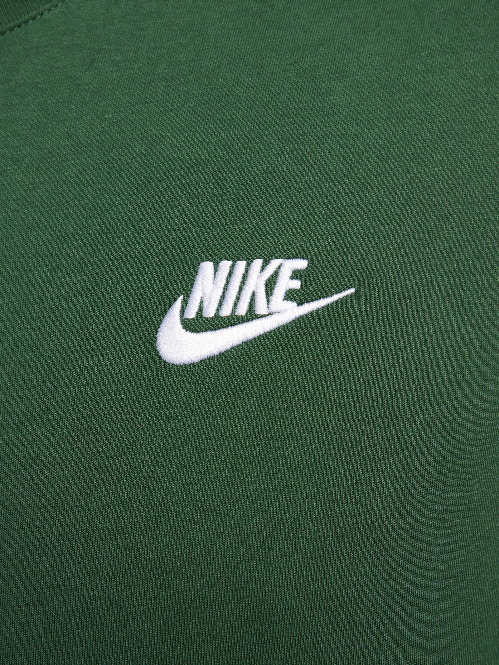 Sportswear Club T-Shirt in Green Fir