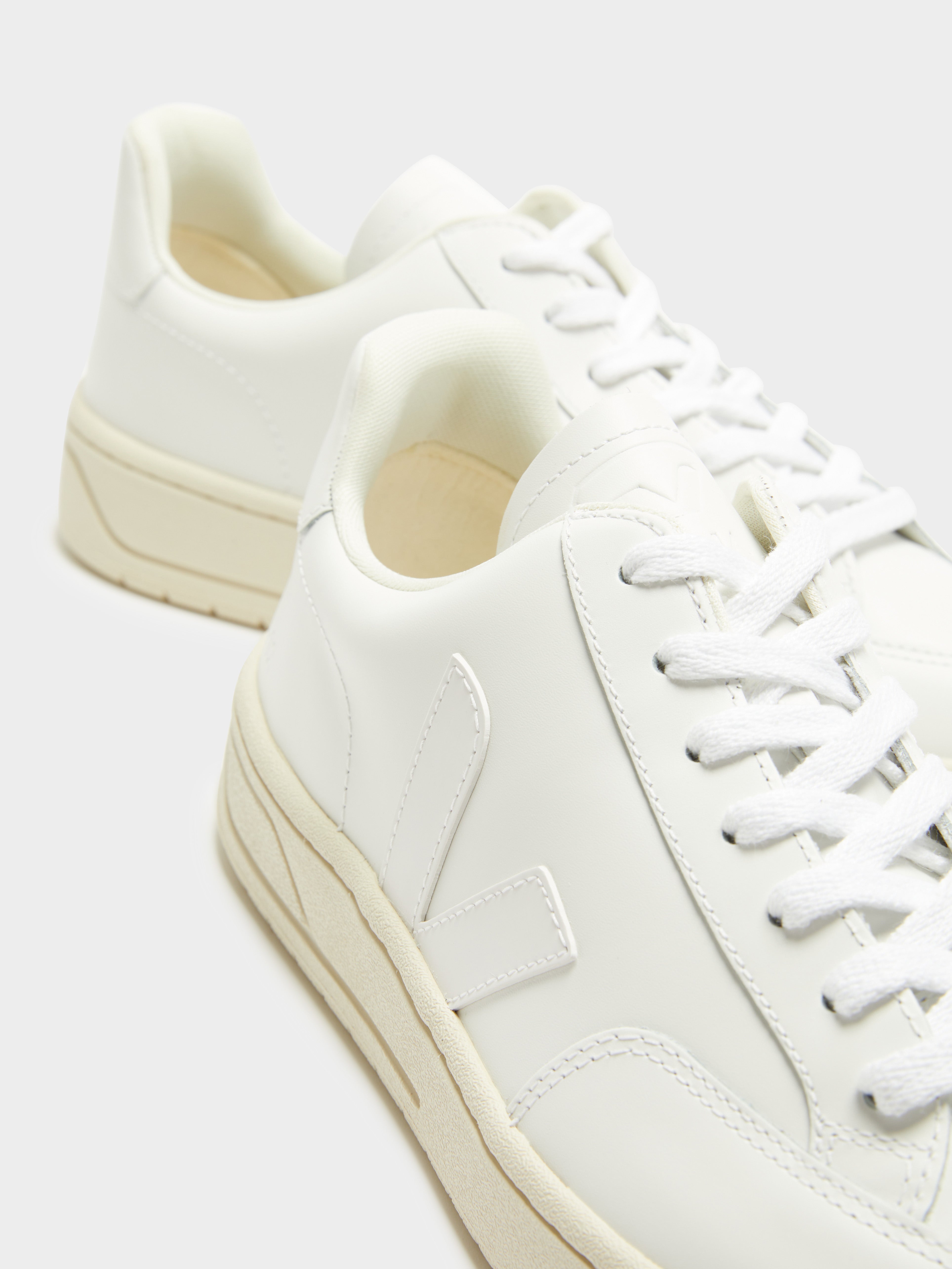 Womens V12 Leather Sneakers in White