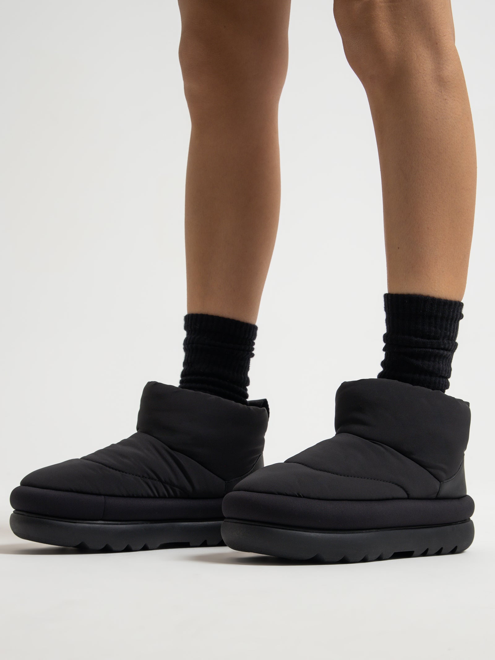 Womens Classic Maxi Mini Boots in Black