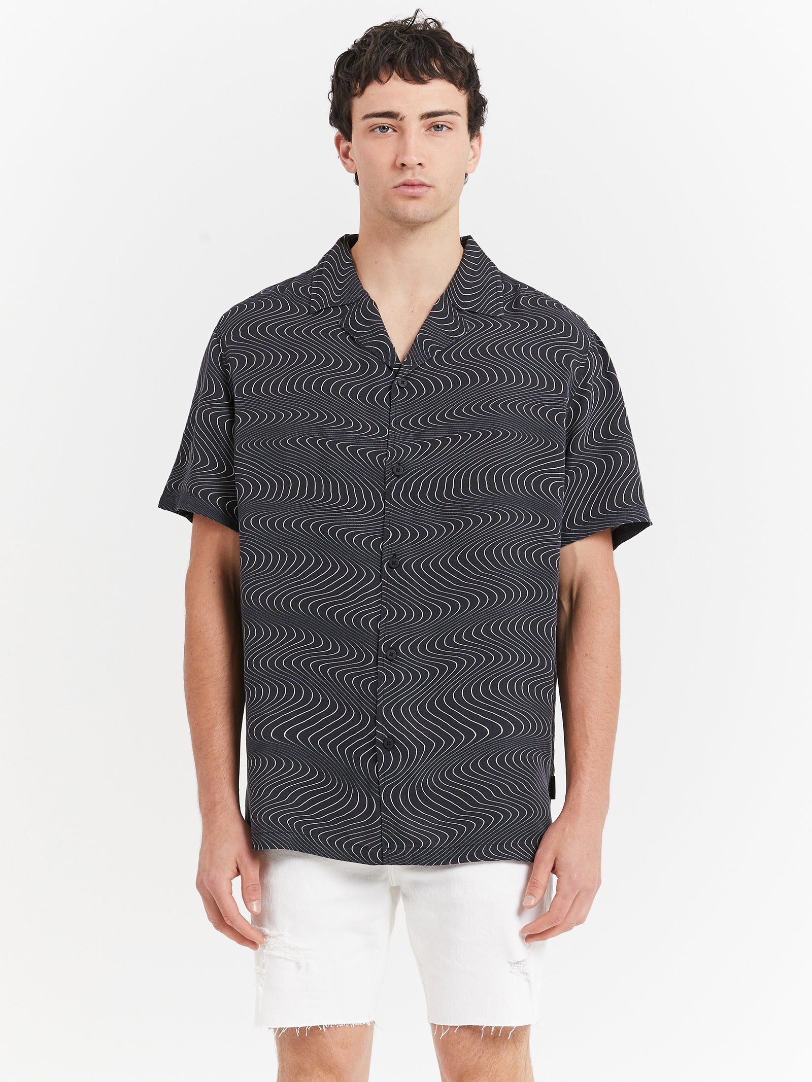 Wave Shirt in Black