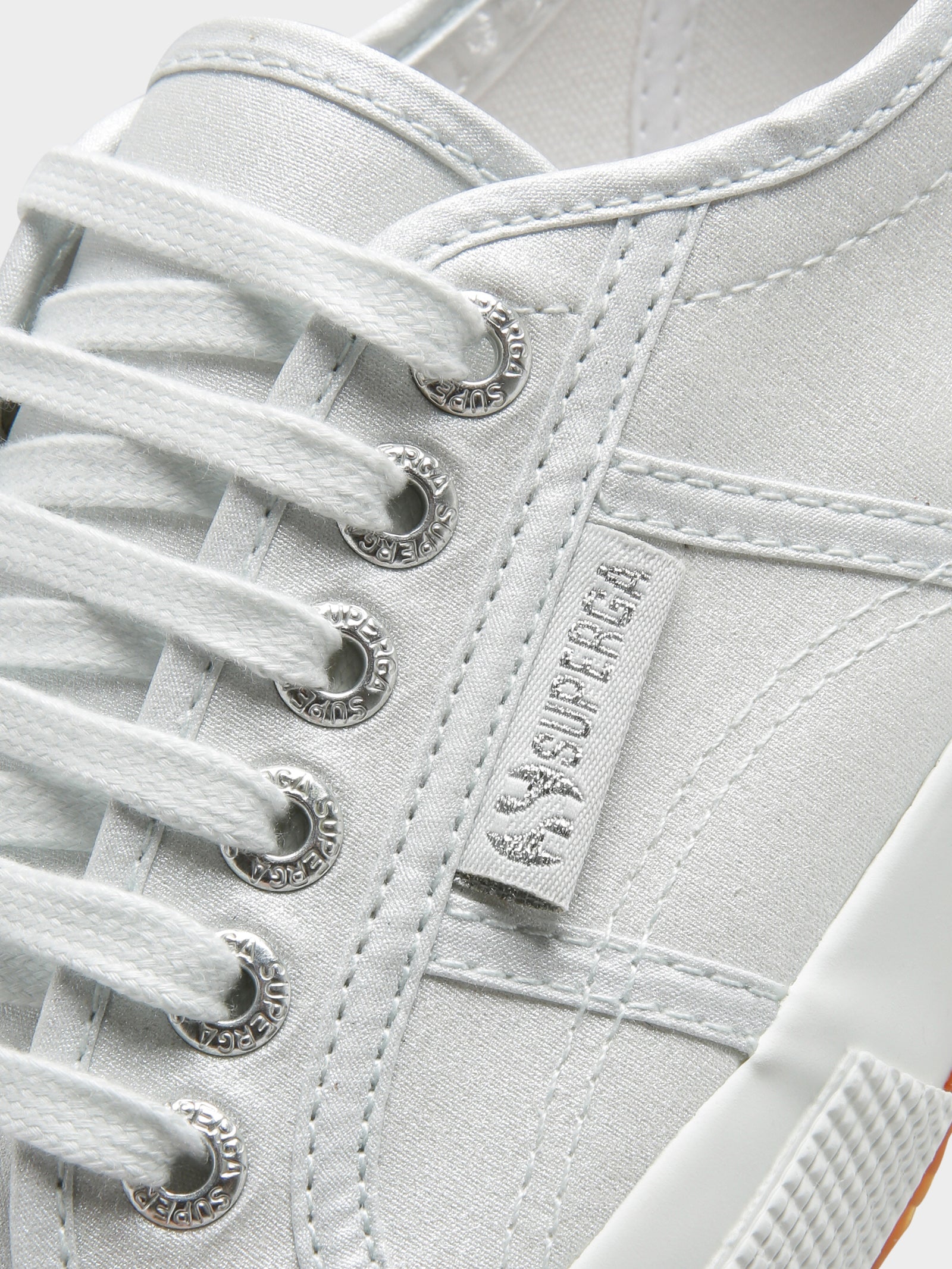 Womens 2750 Pearl Canvas Sneakers in Silver & White