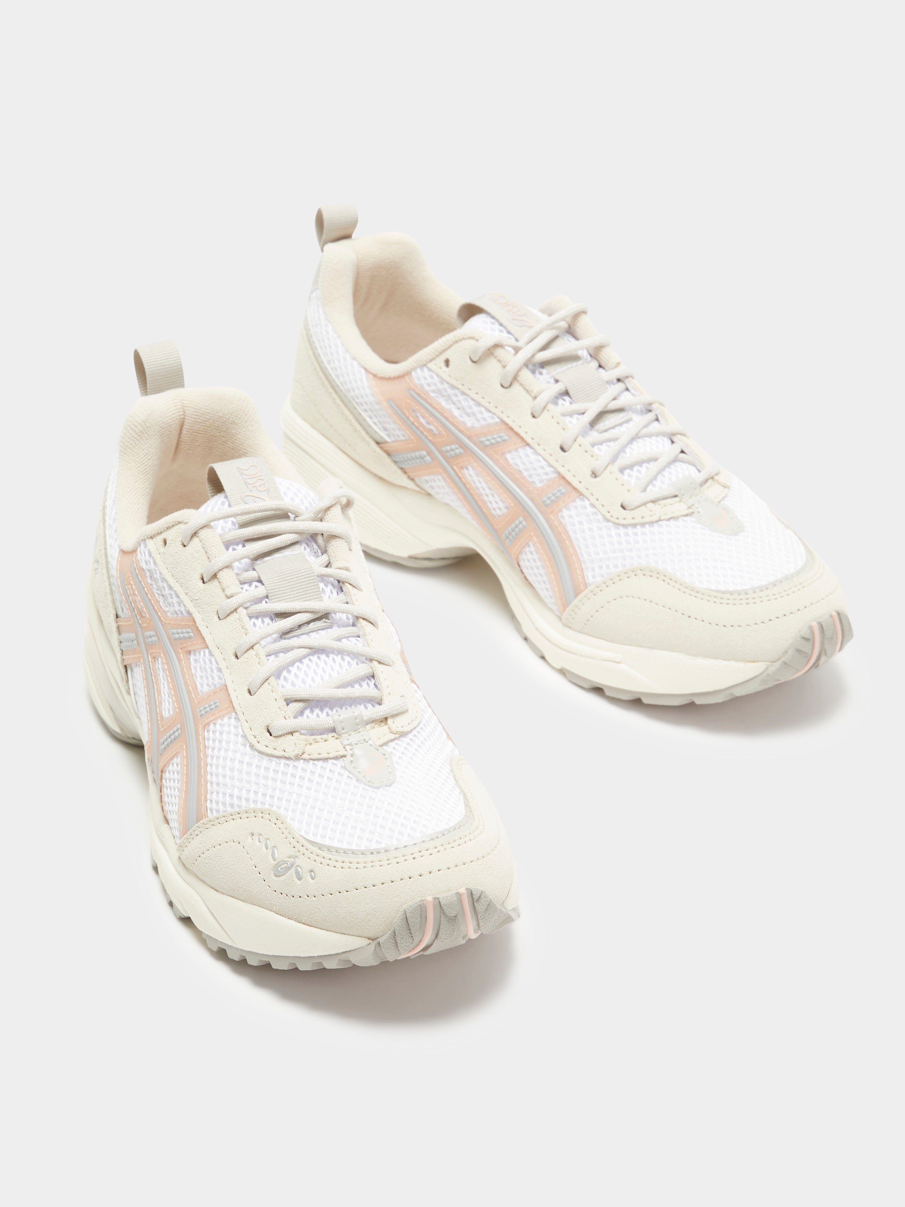 Womens Gel-1090 V2 Sneakers in White & Pink