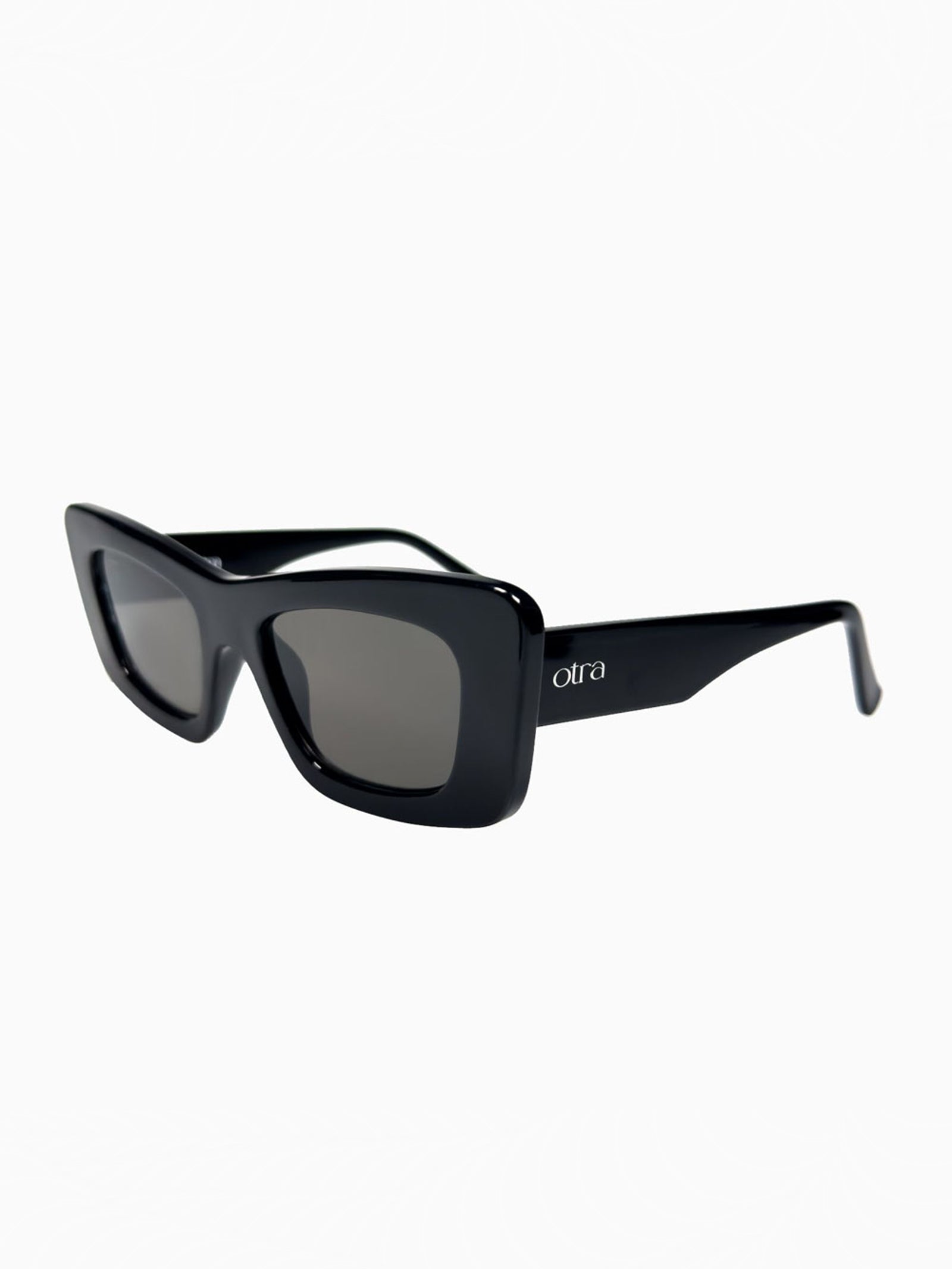 Zoe Sunglasses in Black & Smoke