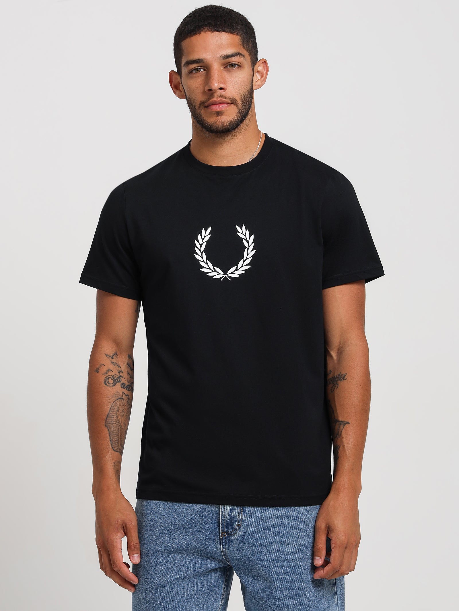 Laurel Wreath Graphic T-Shirt in Black & White