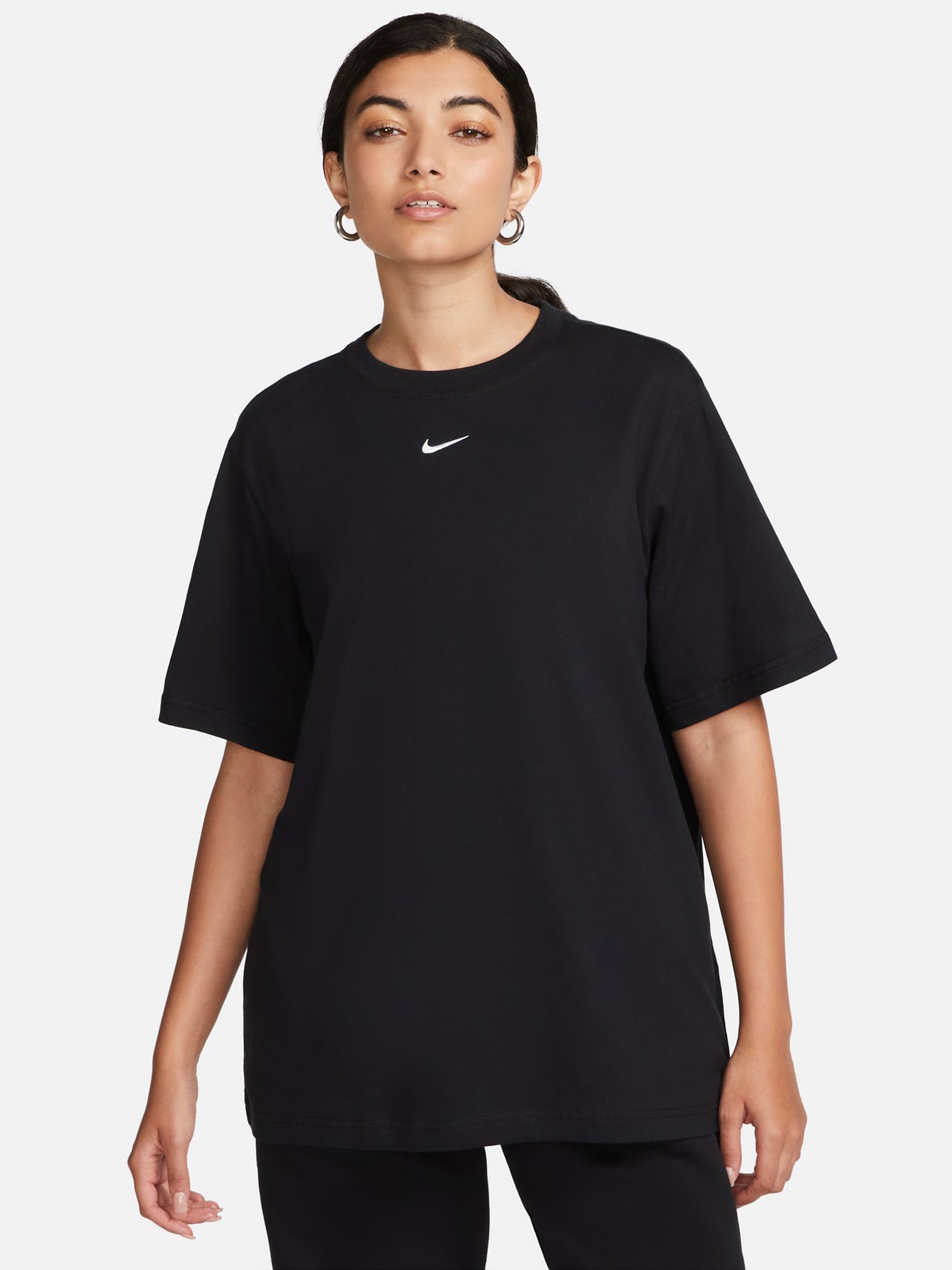 Sportswear Essentials T-Shirt in Black & White