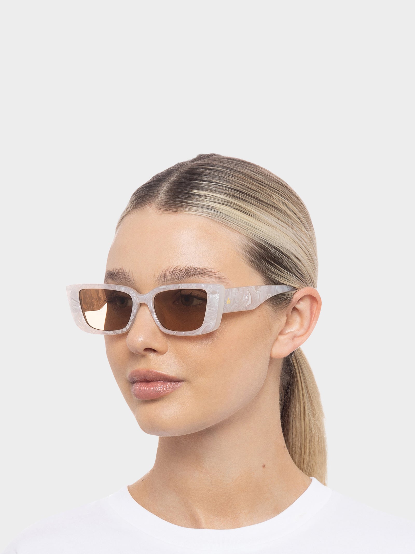 Novae Sunglasses in Linen Marble Tan Tint