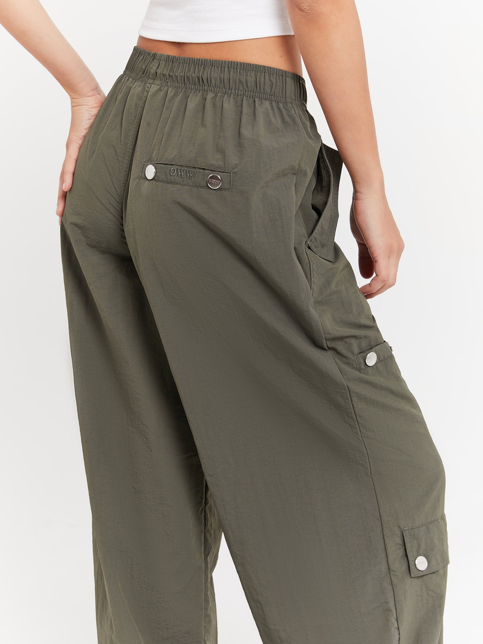 Alva Parachute Cargo Pants in Hunter