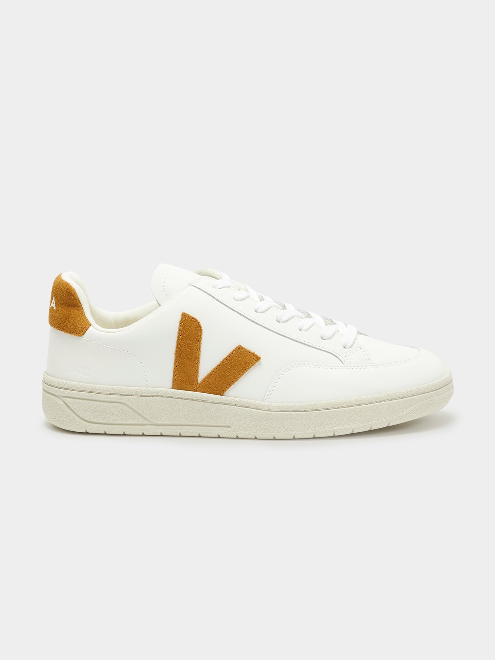 Unisex V10 Leather Sneakers in White & Camel