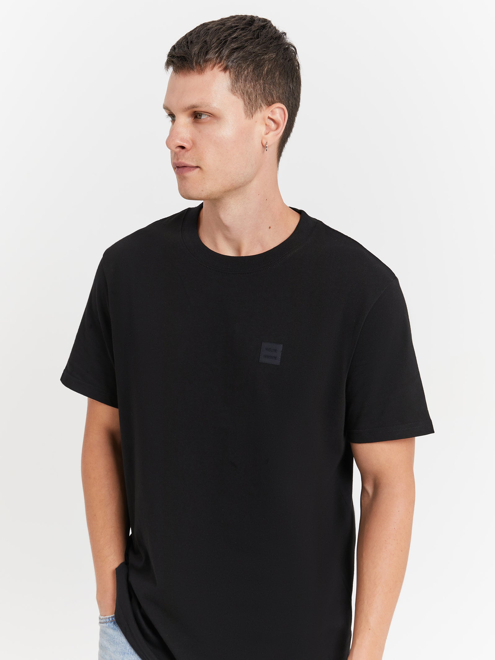 Neuw Premium T-Shirt in Jet Black