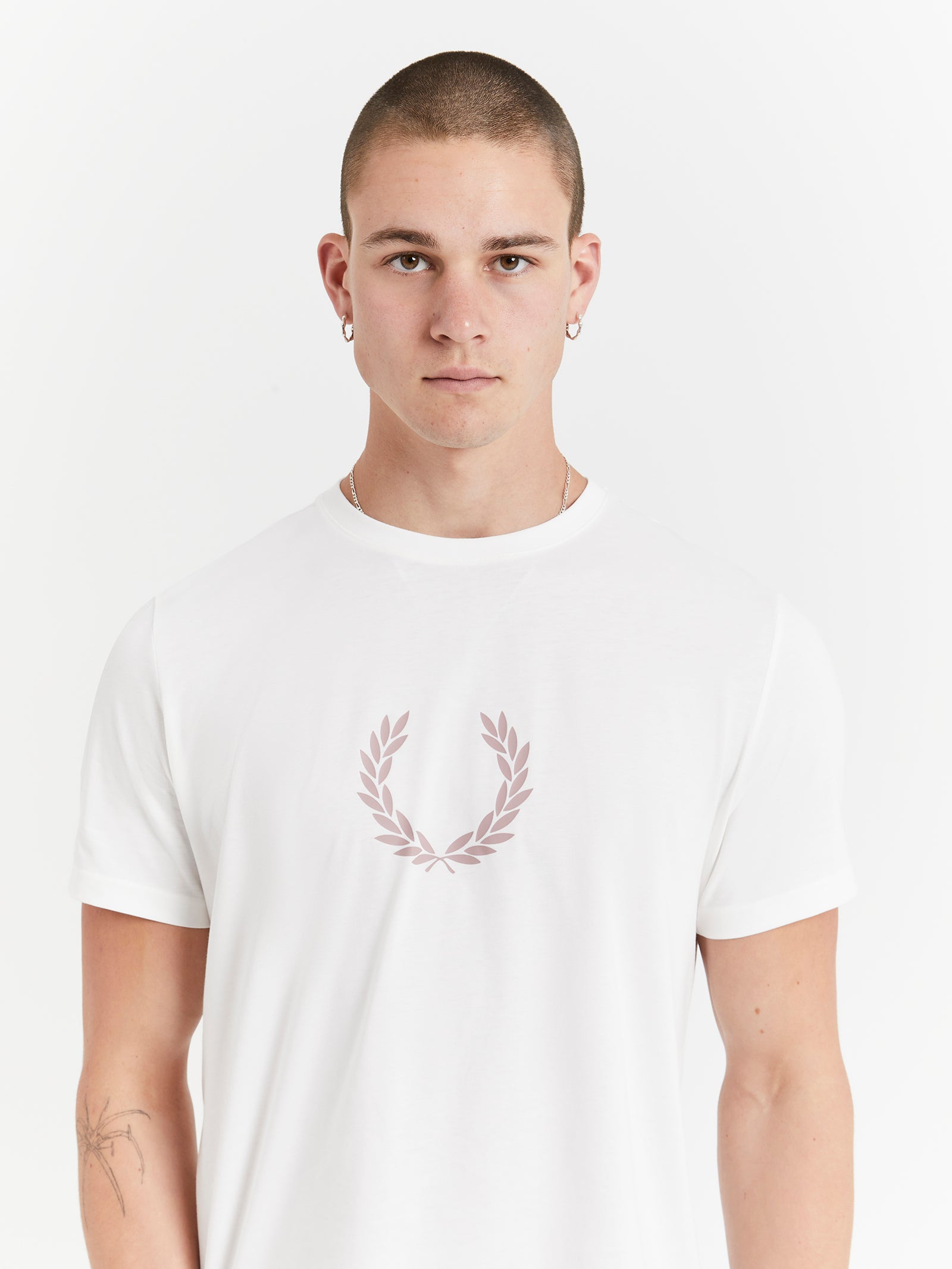 Laurel Wreath Graphic T-Shirt in Snow White