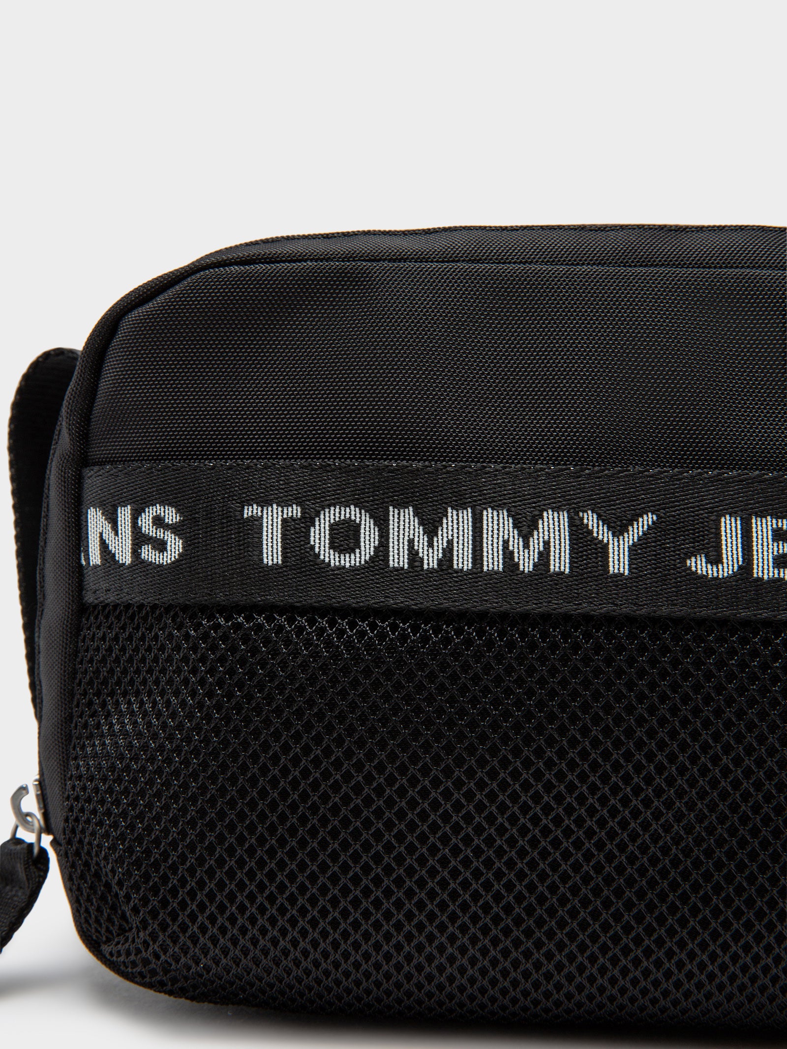 Essential Nylon Washbag in Black