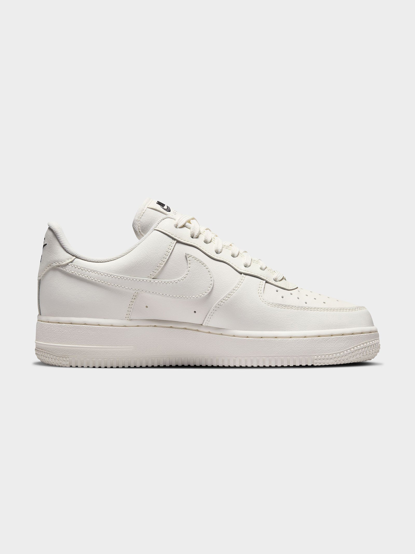 Womens Nike Air Force 1 07 Sneaker