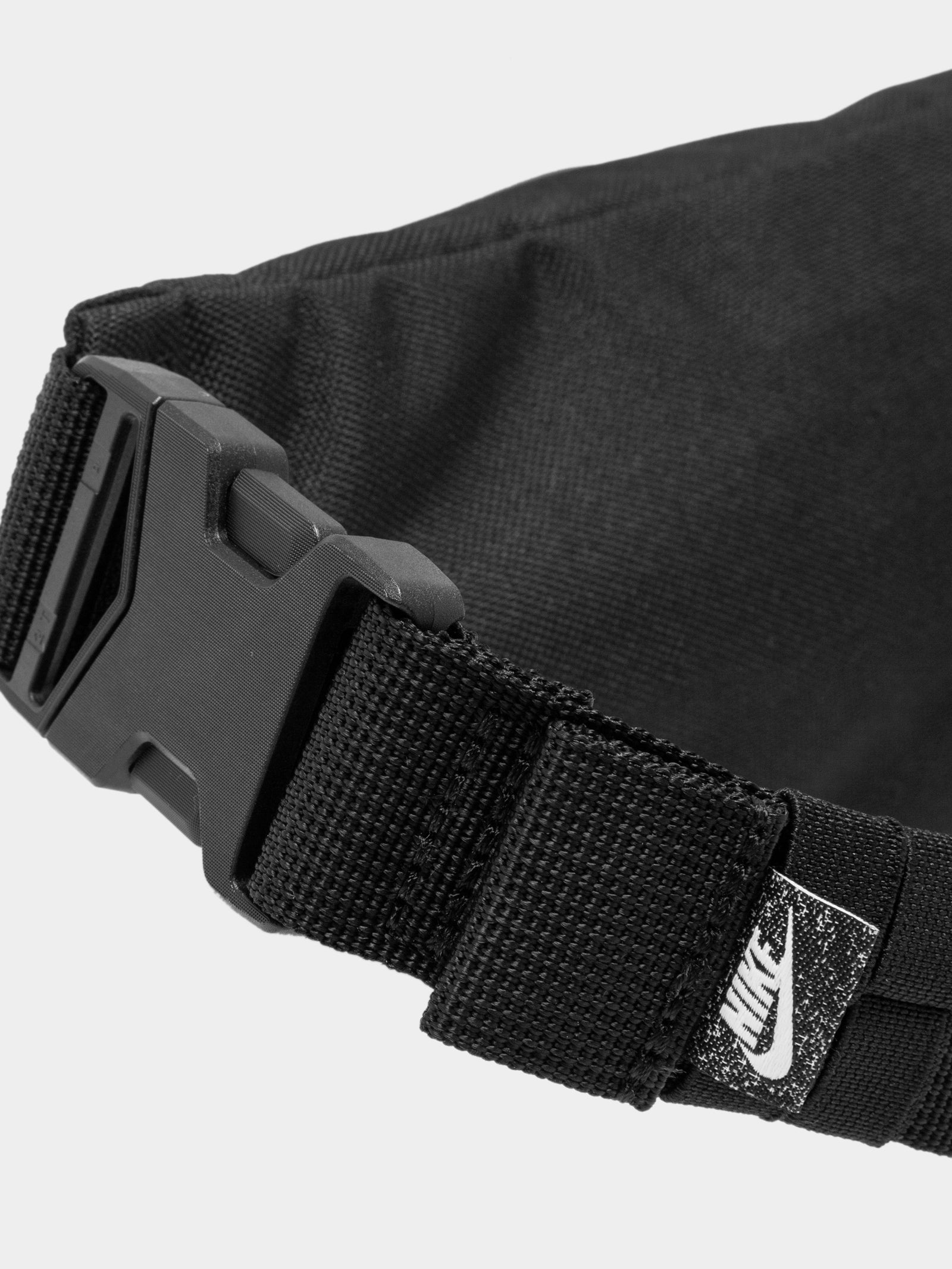 Nike Heritage Waistbag in Black