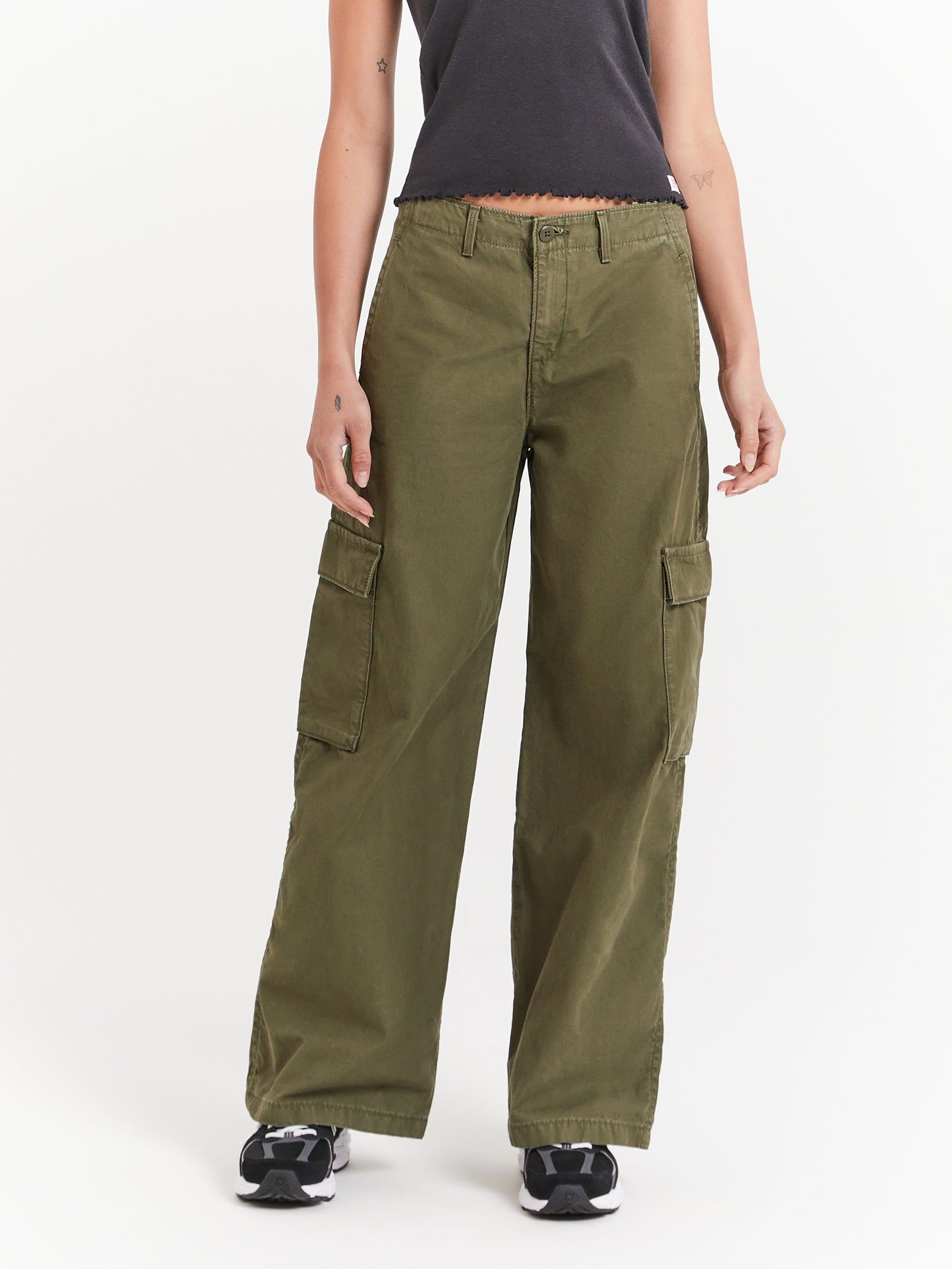 Baggy Cargo Pants in Olive Night Green