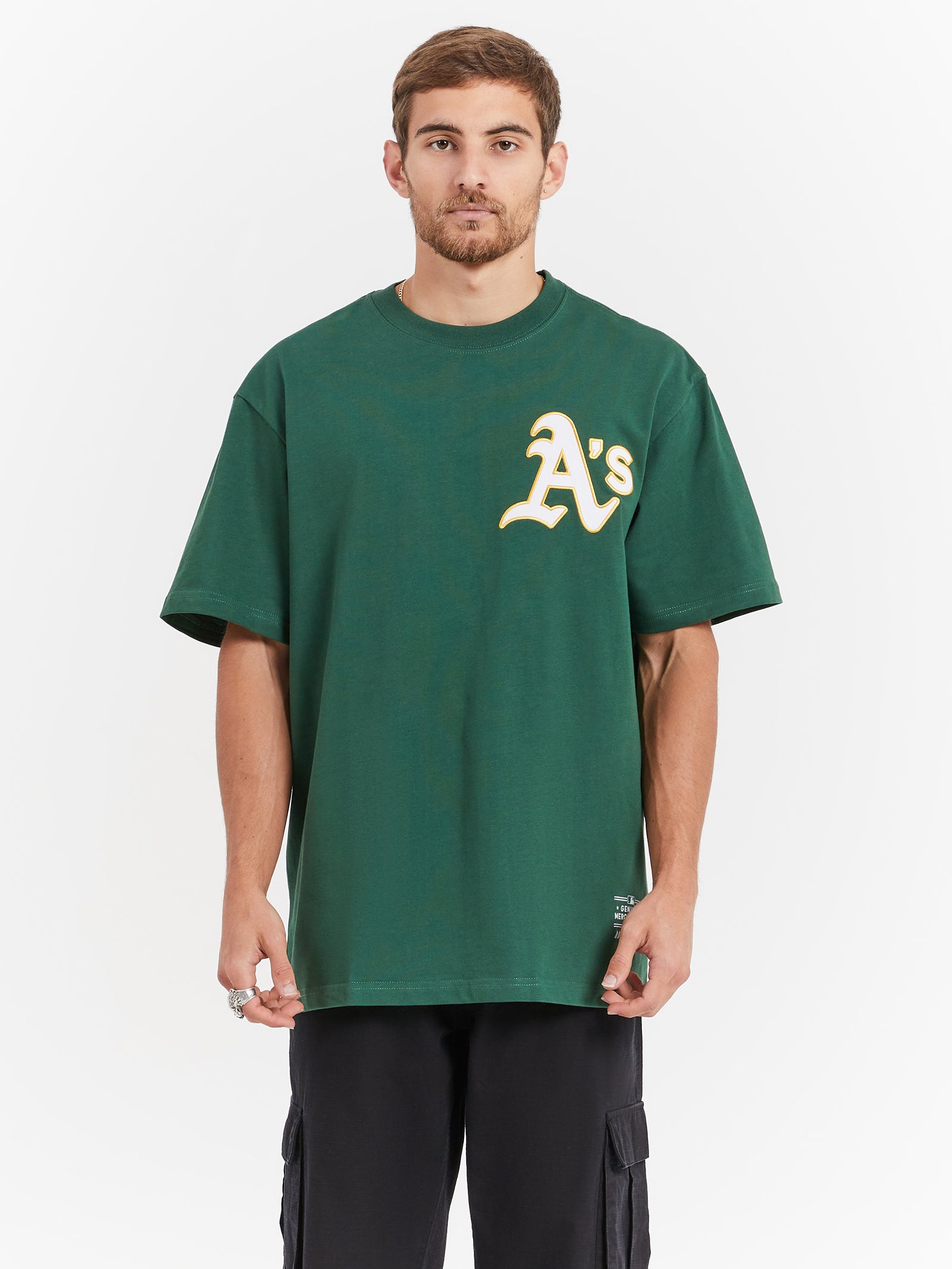 V Team Crest T-Shirt in Green