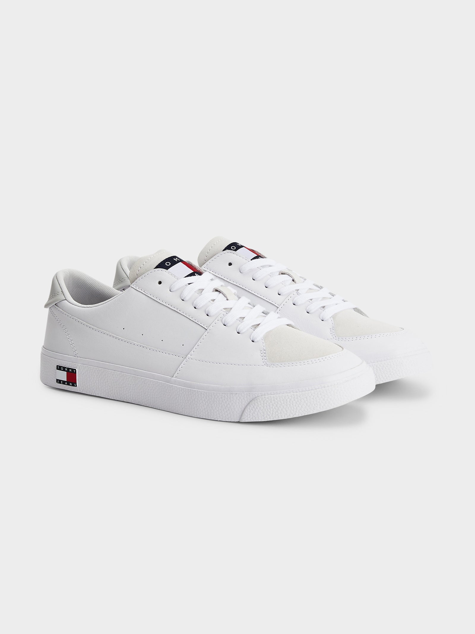 Mens Essential Badge Lace Up Trainers in White & Navy