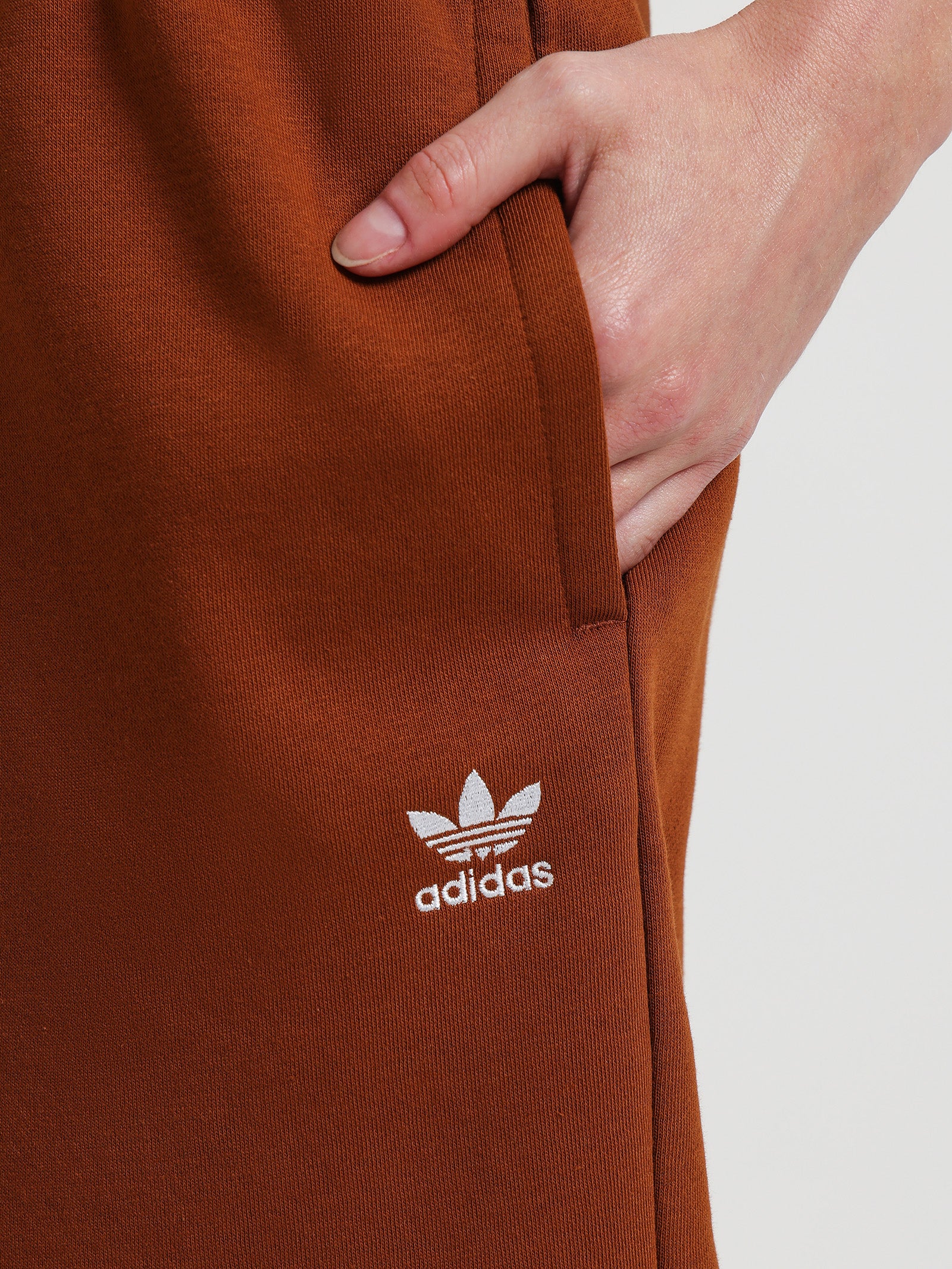 Adicolor Essentials Trackpants in Dust Rust