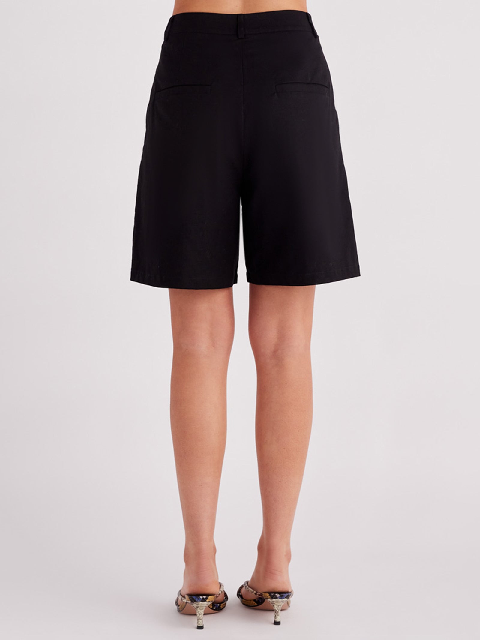 Osten Shorts In Black