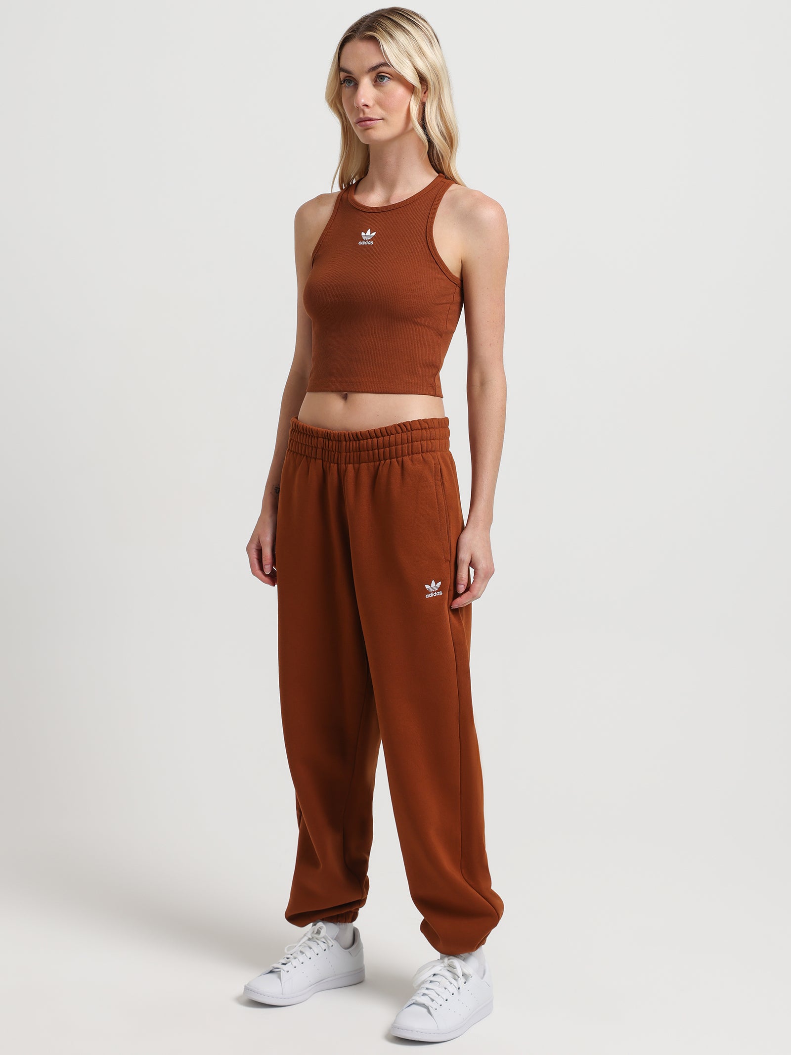 Adicolor Essentials Trackpants in Dust Rust